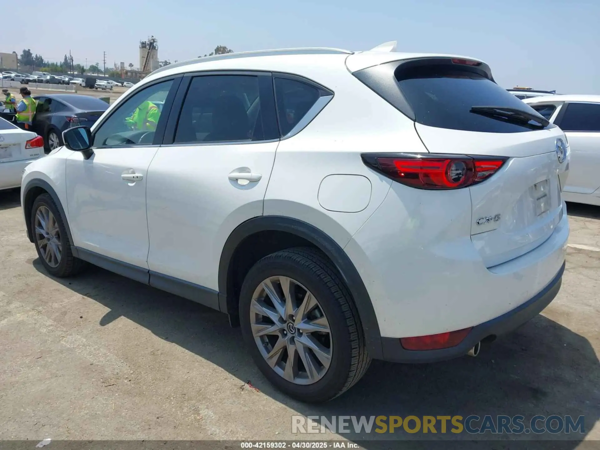 3 fotografías del automóvil dañado JM3KFADM5M0403849 MAZDA CX-5 2021