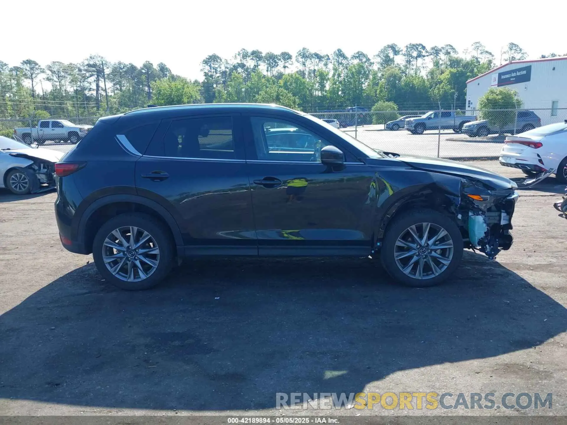 13 fotografías del automóvil dañado JM3KFADM8M0378204 MAZDA CX-5 2021