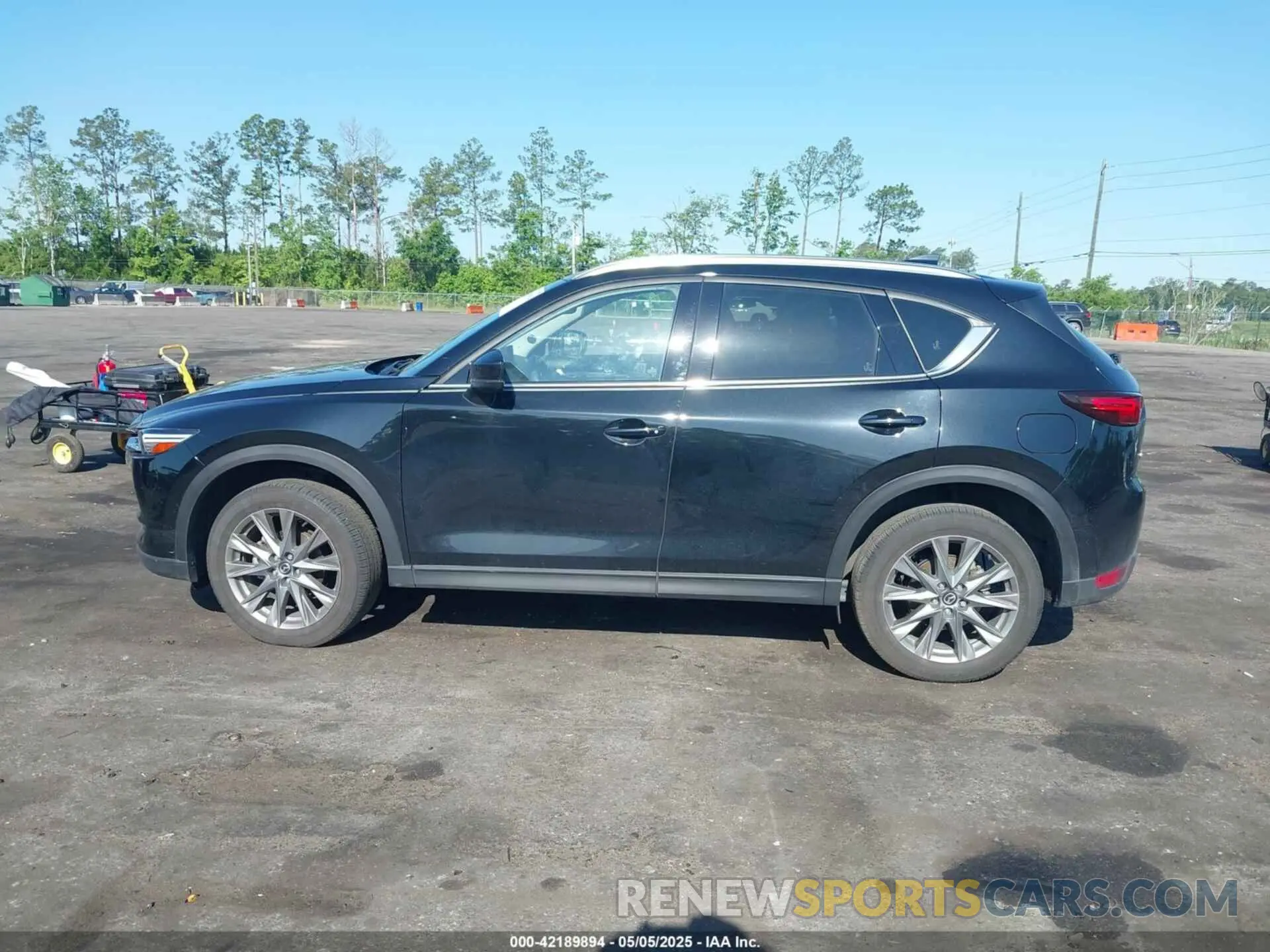 14 fotografías del automóvil dañado JM3KFADM8M0378204 MAZDA CX-5 2021