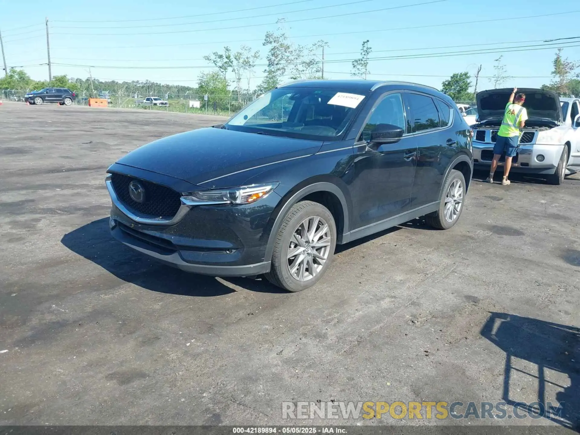 2 fotografías del automóvil dañado JM3KFADM8M0378204 MAZDA CX-5 2021