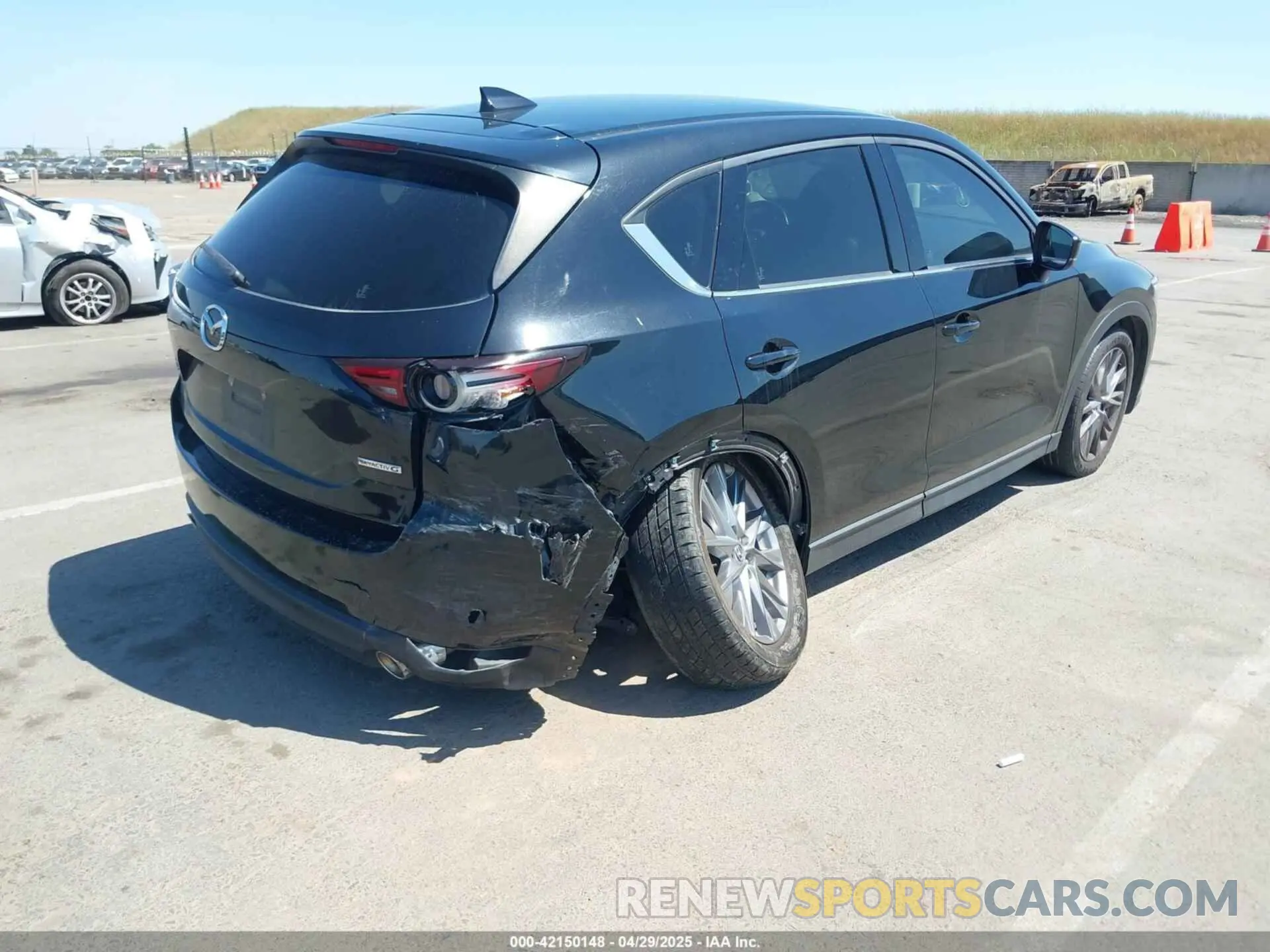 4 fotografías del automóvil dañado JM3KFADM8M1321527 MAZDA CX-5 2021