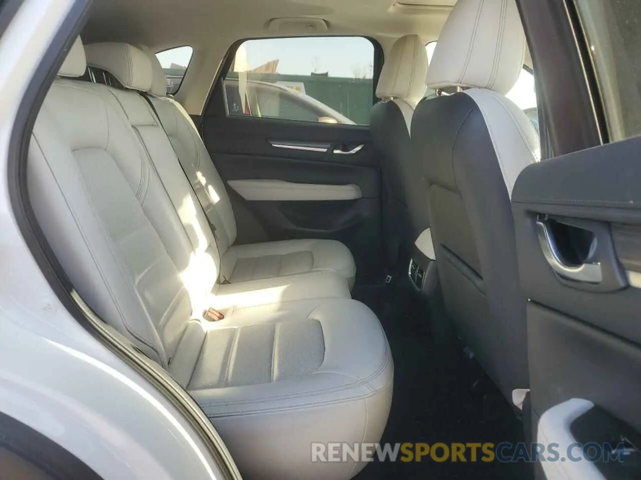 11 fotografías del automóvil dañado JM3KFADM9M0402185 MAZDA CX-5 2021