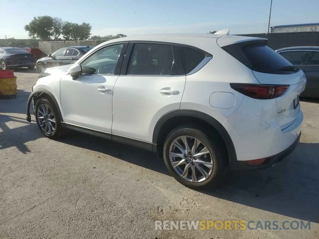 2 fotografías del automóvil dañado JM3KFADM9M0402185 MAZDA CX-5 2021