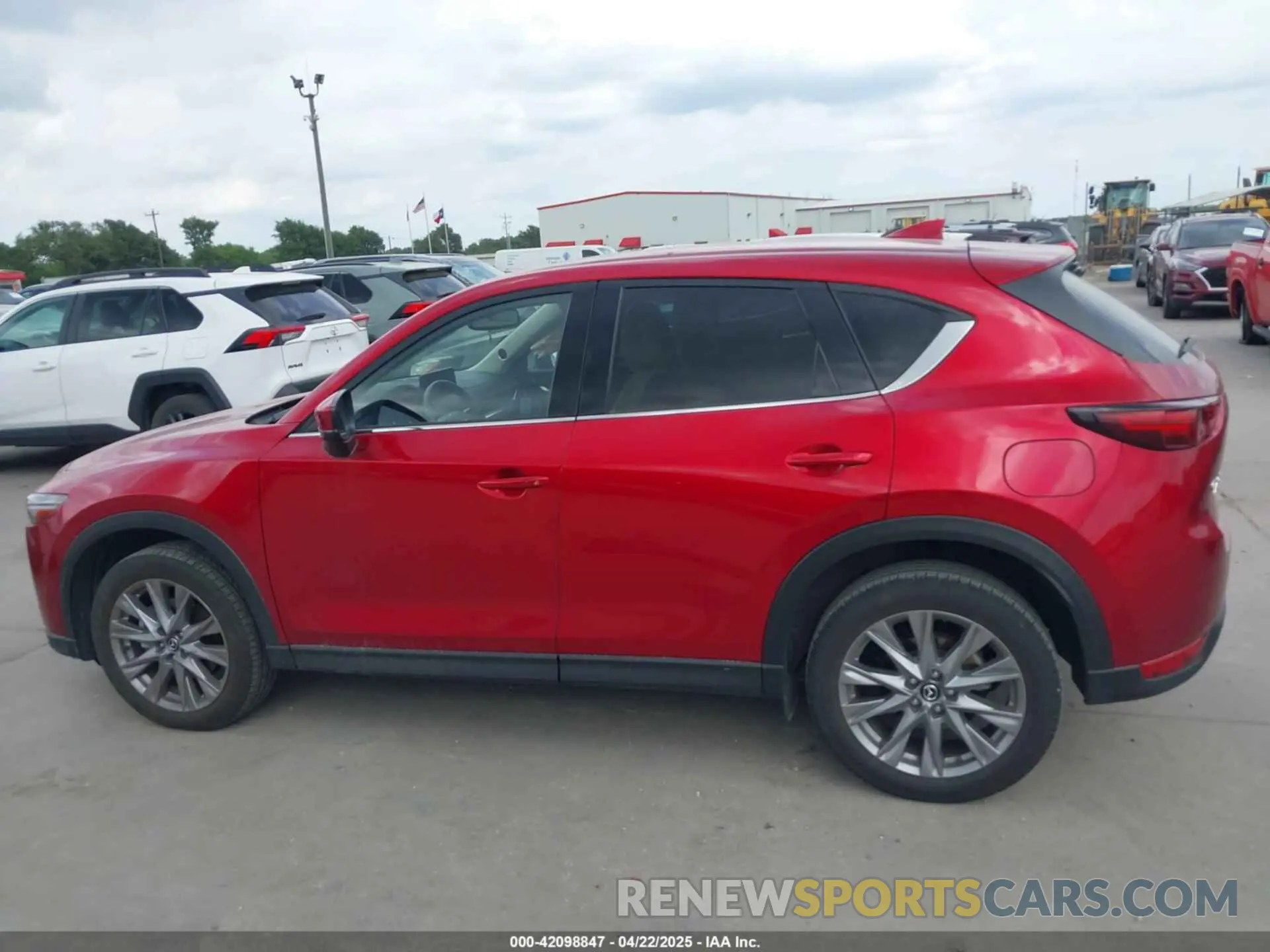 14 fotografías del automóvil dañado JM3KFBAY8M0451567 MAZDA CX-5 2021