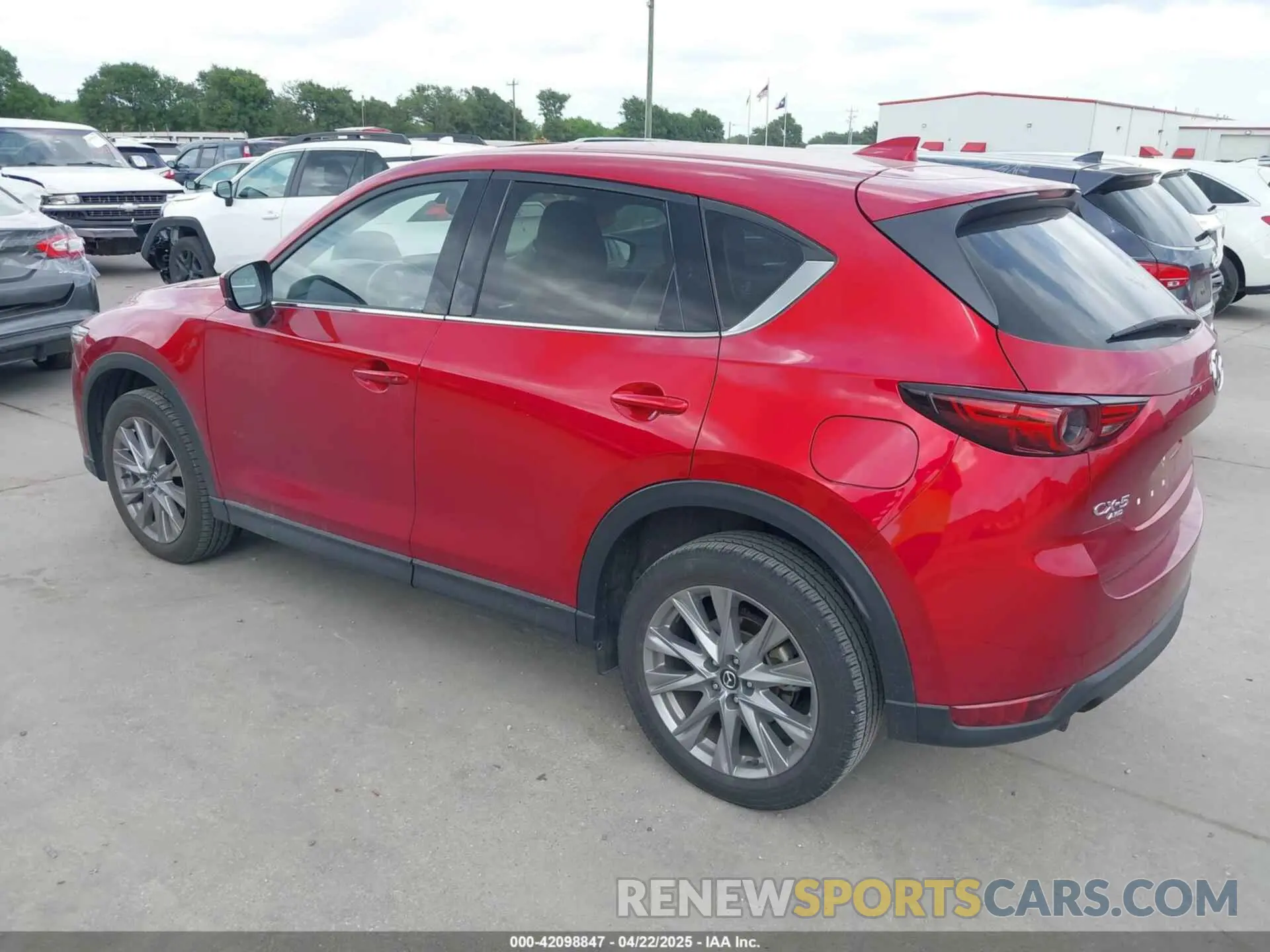 3 fotografías del automóvil dañado JM3KFBAY8M0451567 MAZDA CX-5 2021