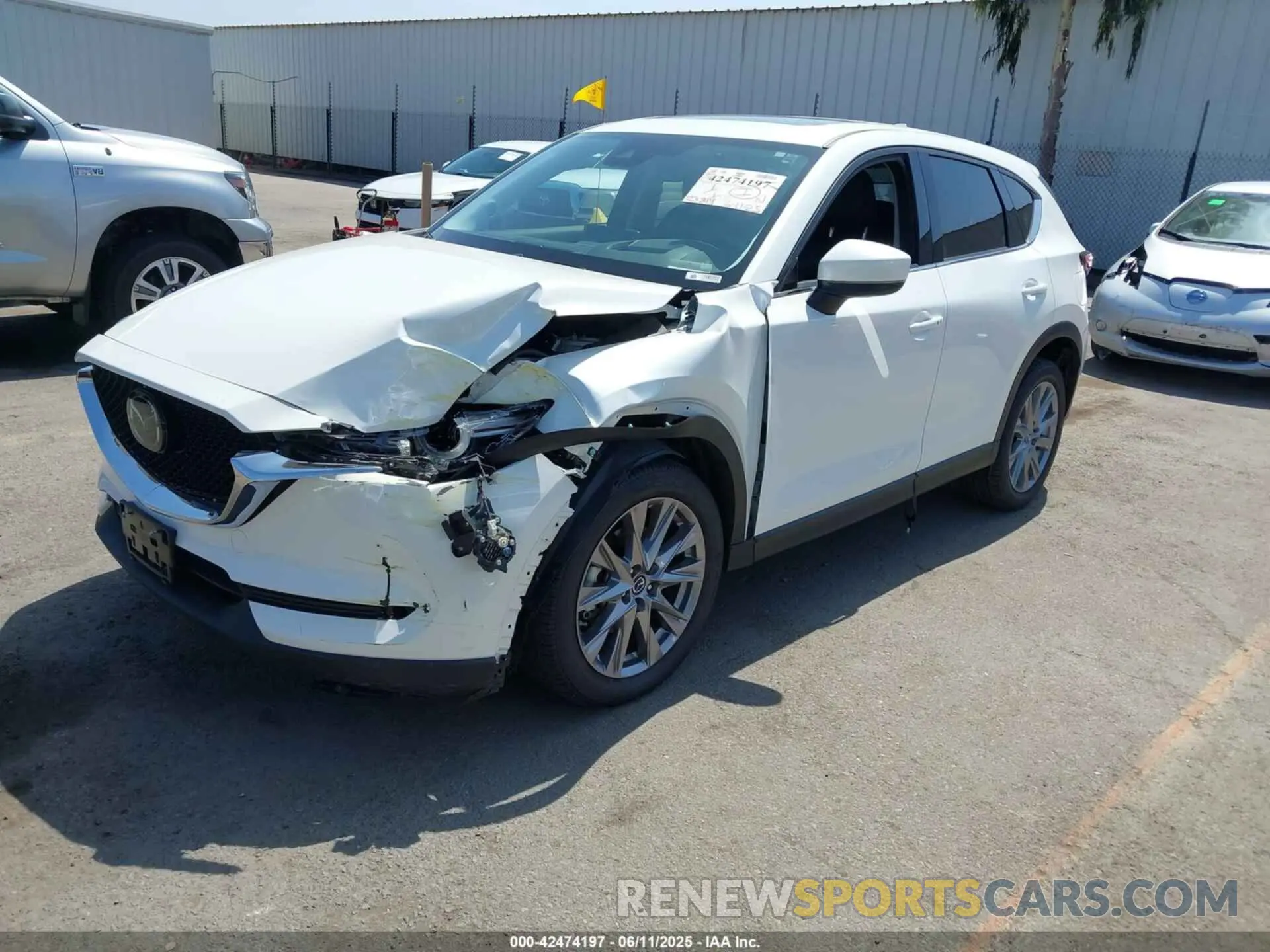 2 fotografías del automóvil dañado JM3KFBAYXM0405710 MAZDA CX-5 2021