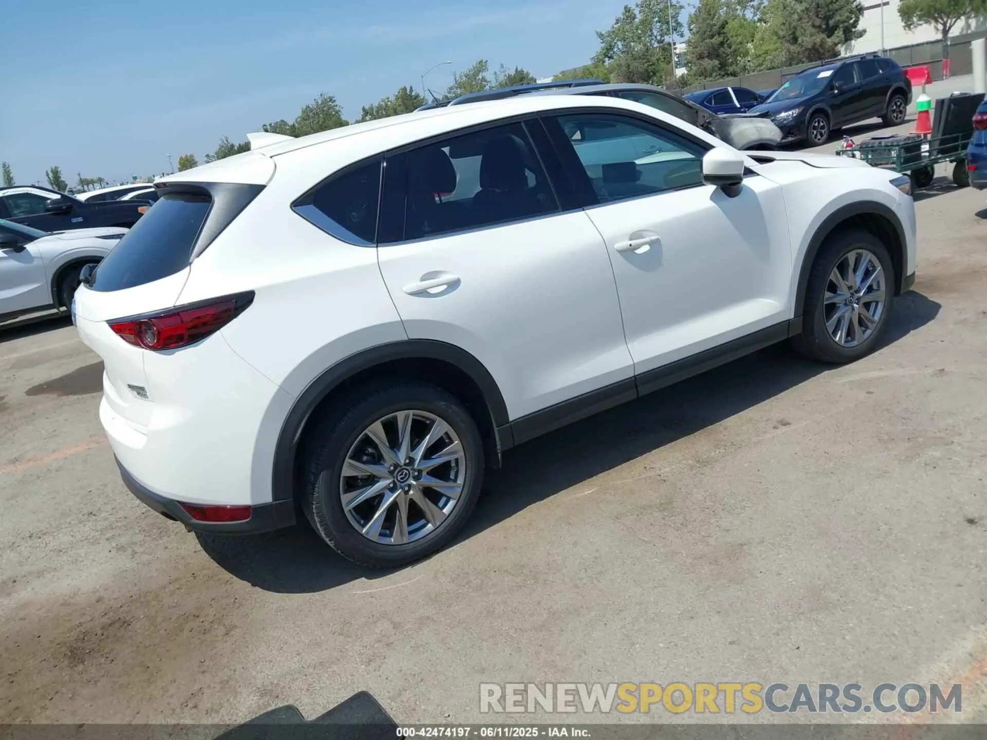 4 fotografías del automóvil dañado JM3KFBAYXM0405710 MAZDA CX-5 2021