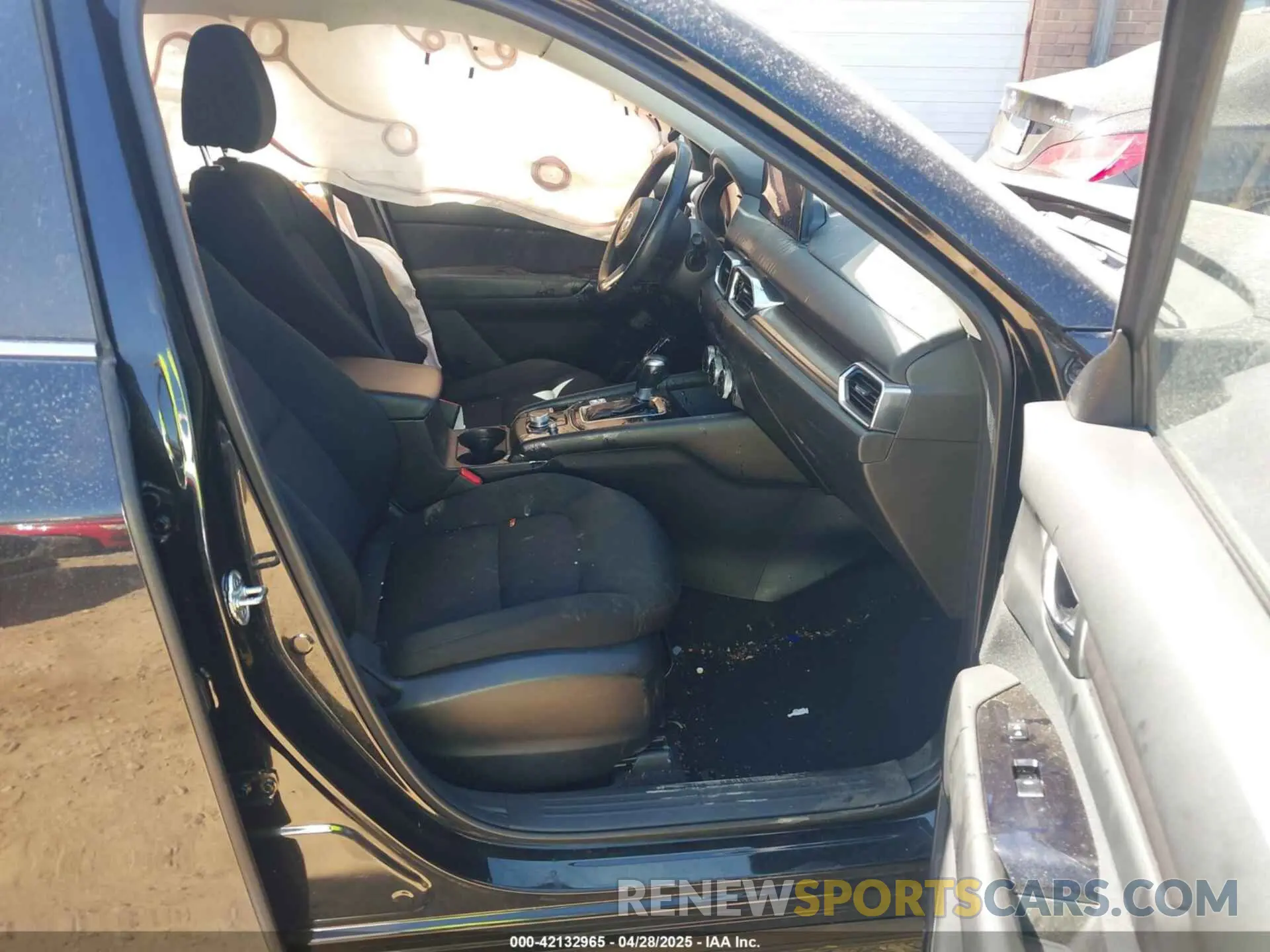 5 fotografías del automóvil dañado JM3KFBBM1M0398352 MAZDA CX-5 2021