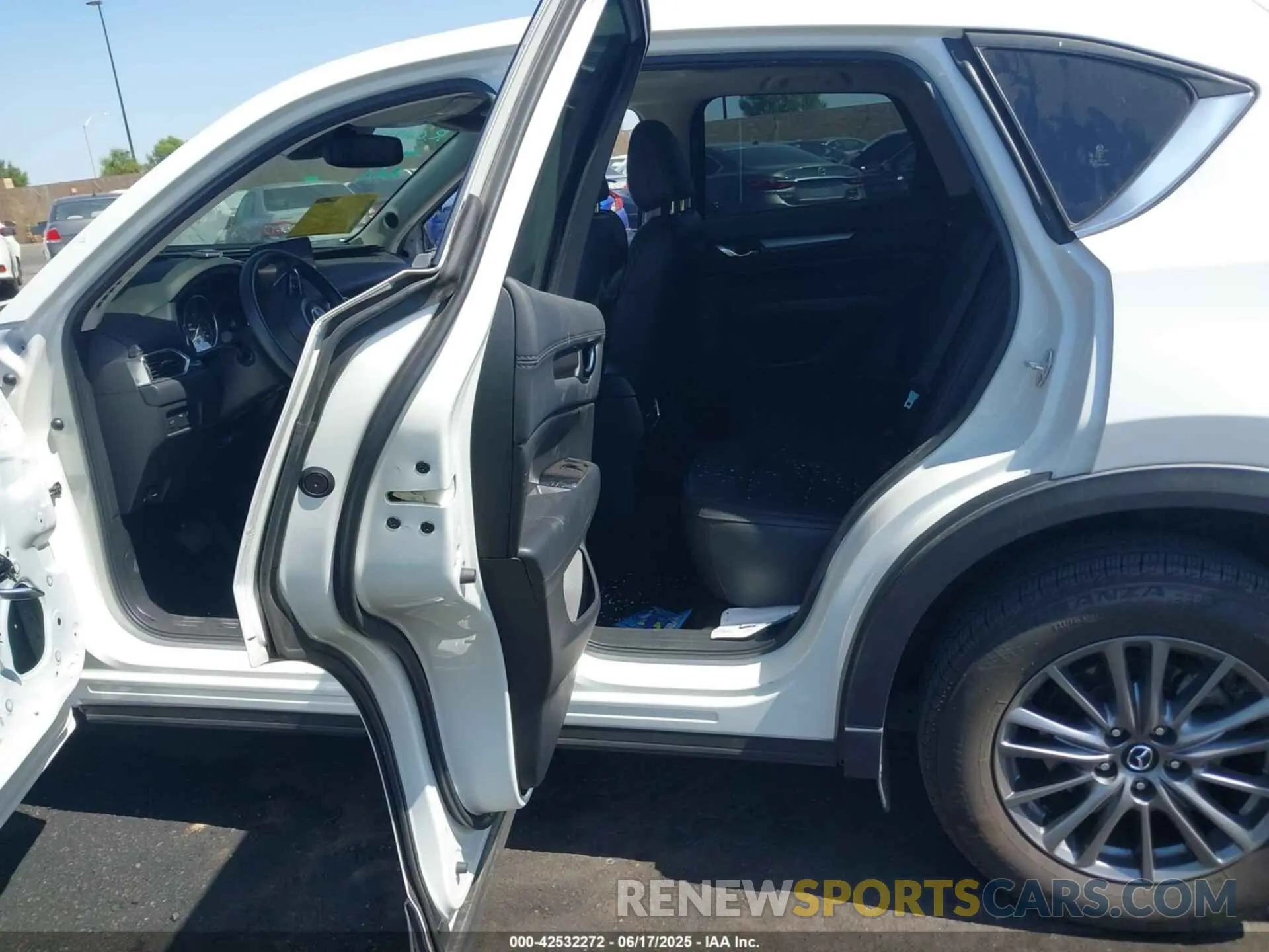8 fotografías del automóvil dañado JM3KFBCM2M0487832 MAZDA CX-5 2021