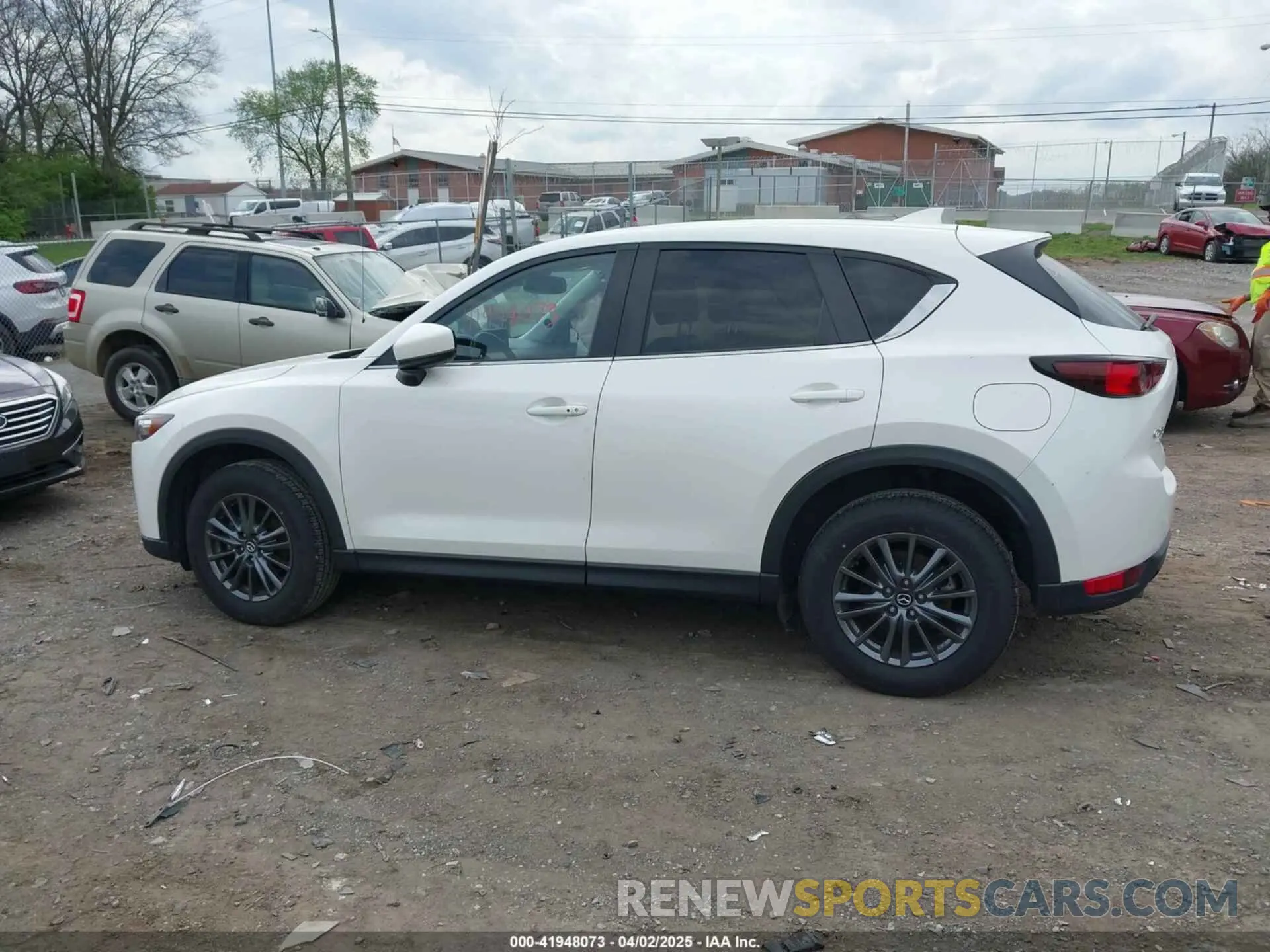 14 fotografías del automóvil dañado JM3KFBCM2M1395663 MAZDA CX-5 2021
