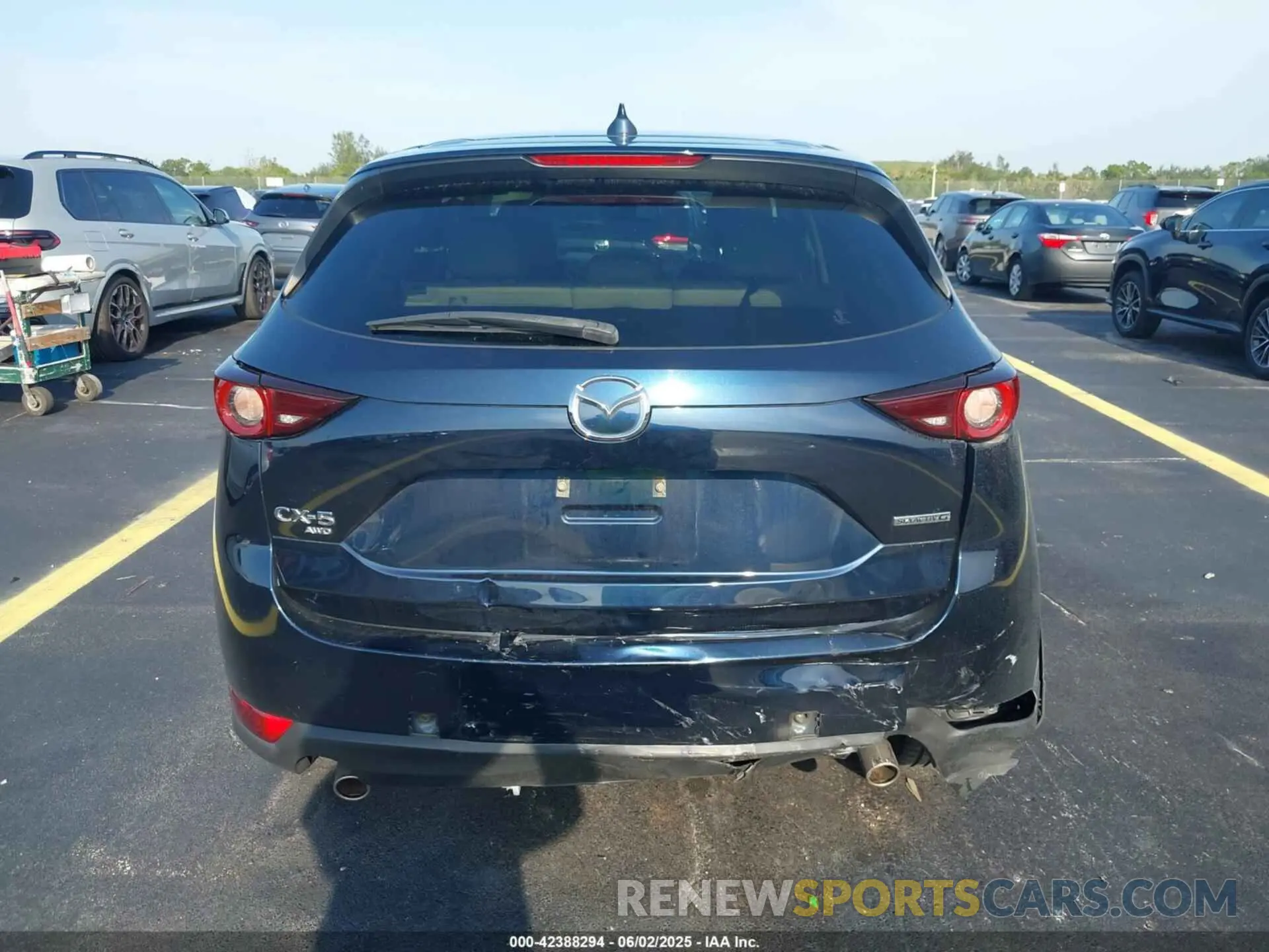 16 fotografías del automóvil dañado JM3KFBCM4M1386043 MAZDA CX-5 2021