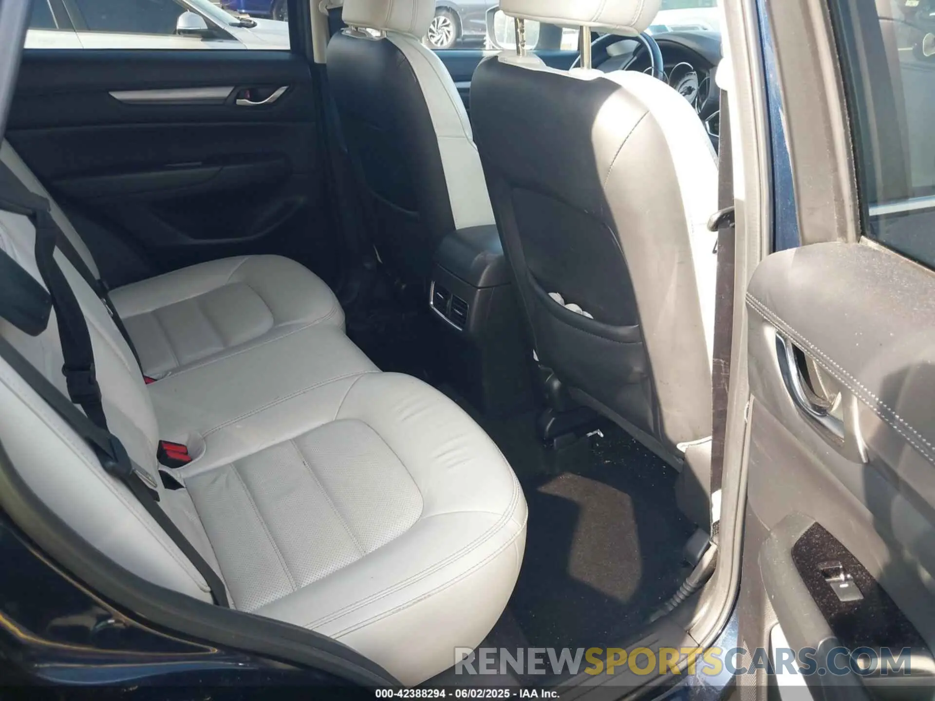 8 fotografías del automóvil dañado JM3KFBCM4M1386043 MAZDA CX-5 2021