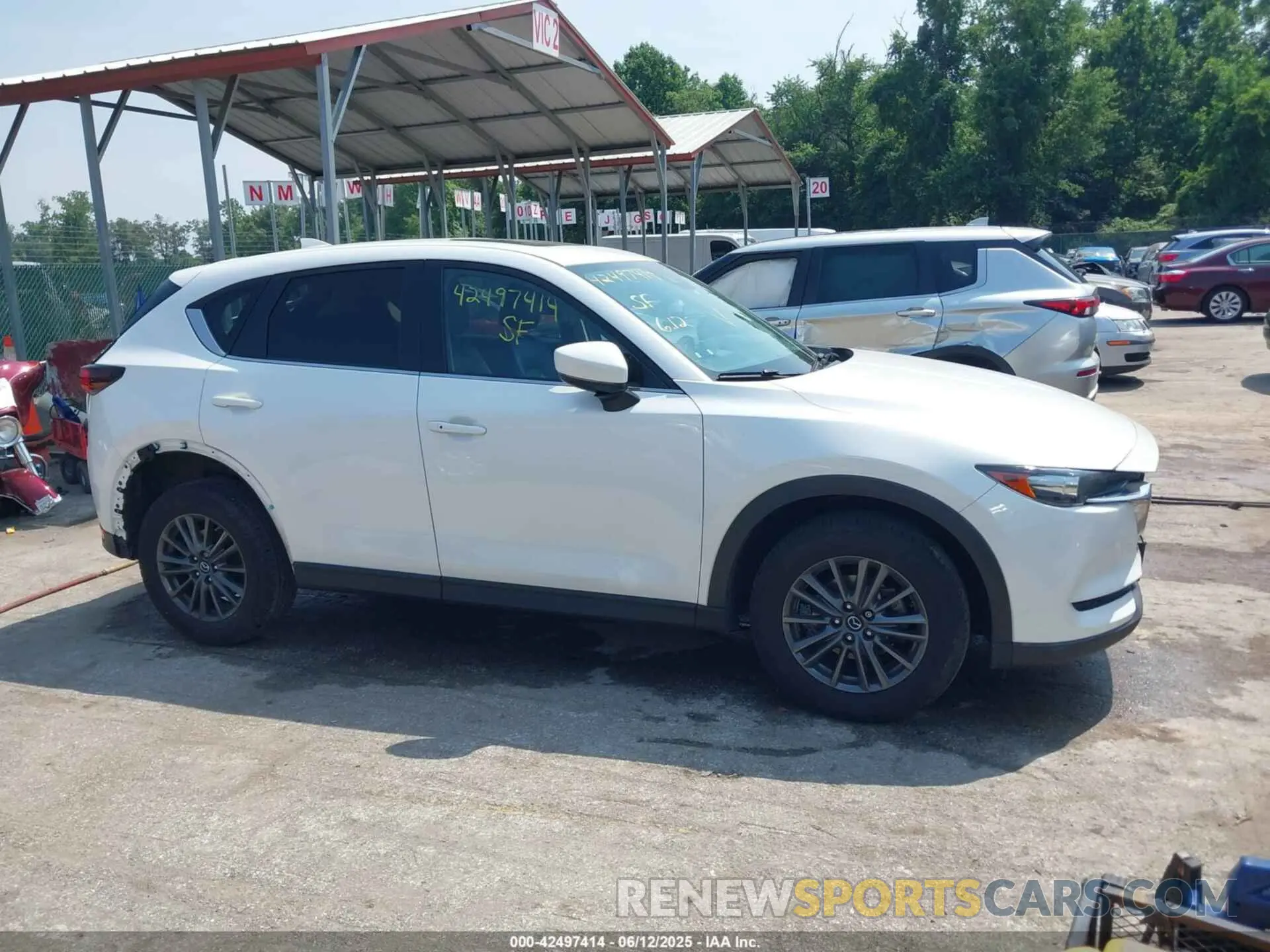 13 fotografías del automóvil dañado JM3KFBCMXM0404003 MAZDA CX-5 2021