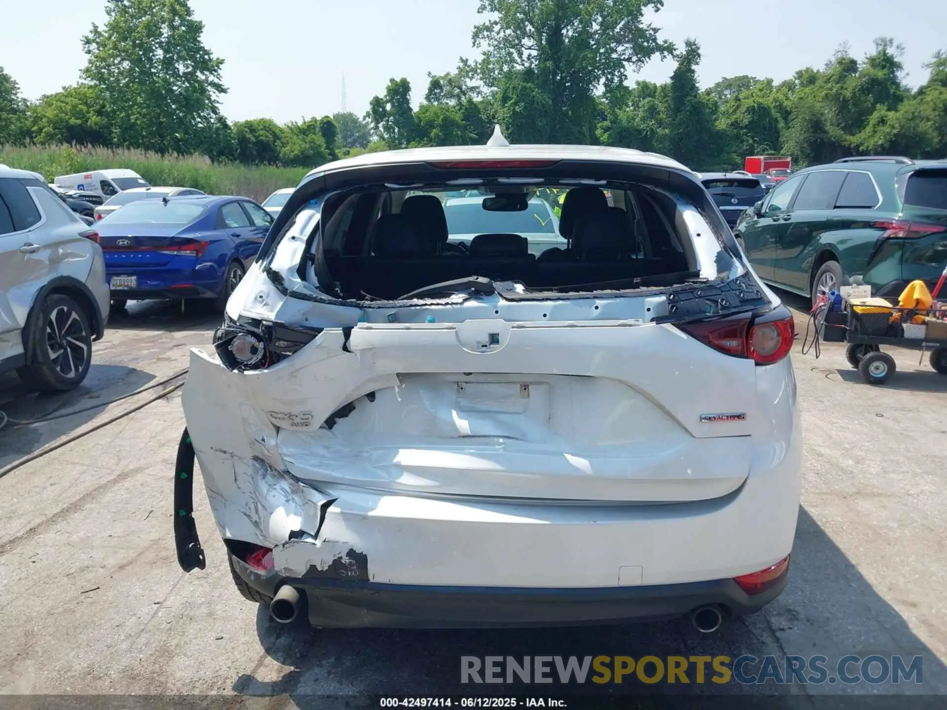 16 fotografías del automóvil dañado JM3KFBCMXM0404003 MAZDA CX-5 2021
