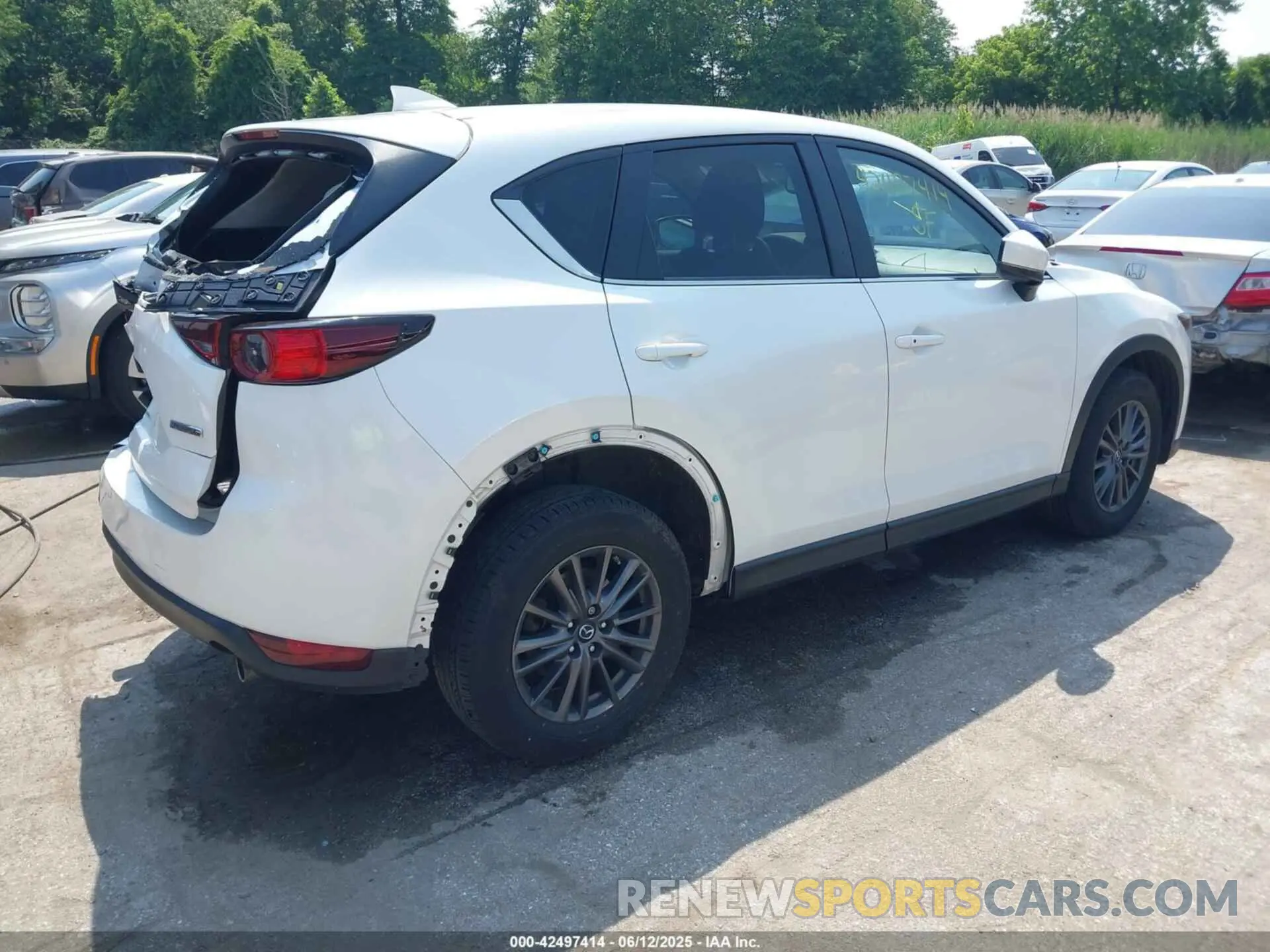 4 fotografías del automóvil dañado JM3KFBCMXM0404003 MAZDA CX-5 2021