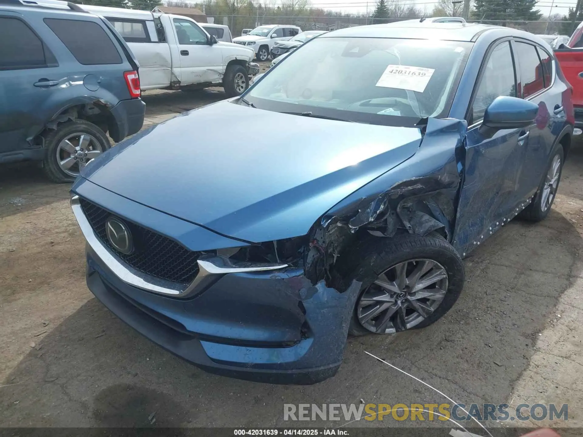2 fotografías del automóvil dañado JM3KFBDM2M0406259 MAZDA CX-5 2021