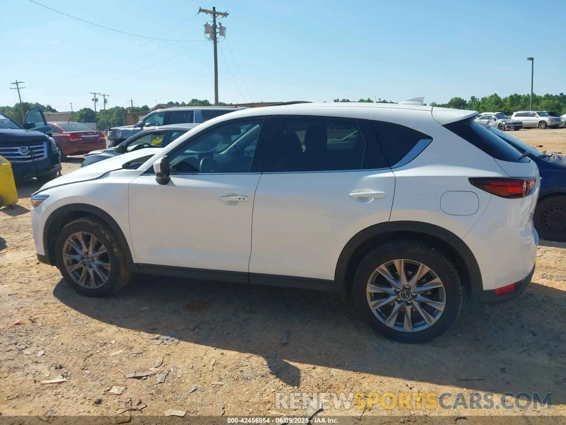 14 fotografías del automóvil dañado JM3KFBDM3M0493752 MAZDA CX-5 2021