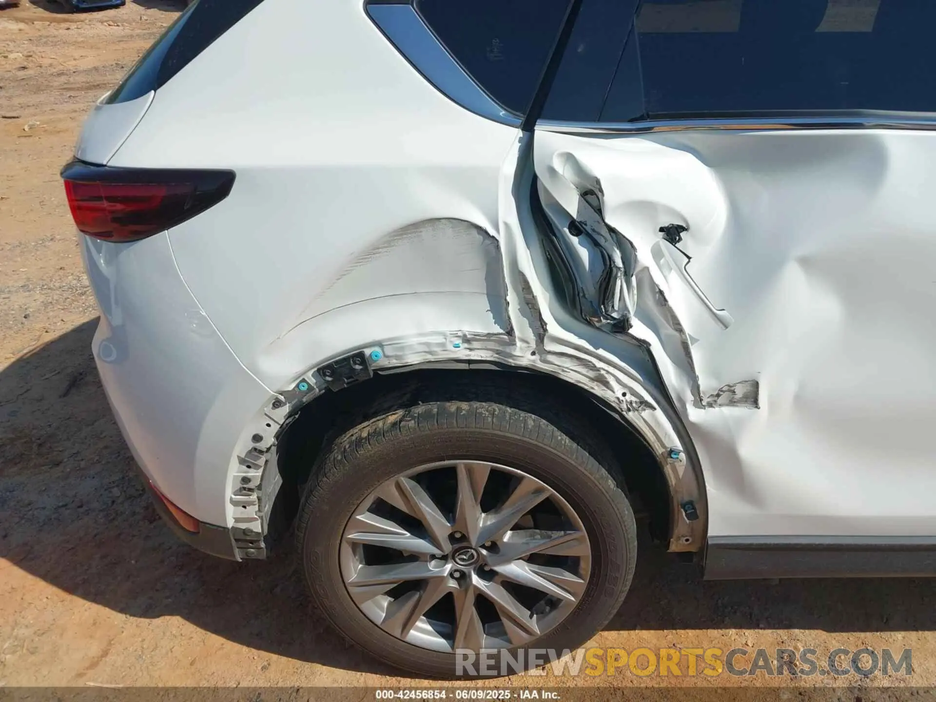 18 fotografías del automóvil dañado JM3KFBDM3M0493752 MAZDA CX-5 2021