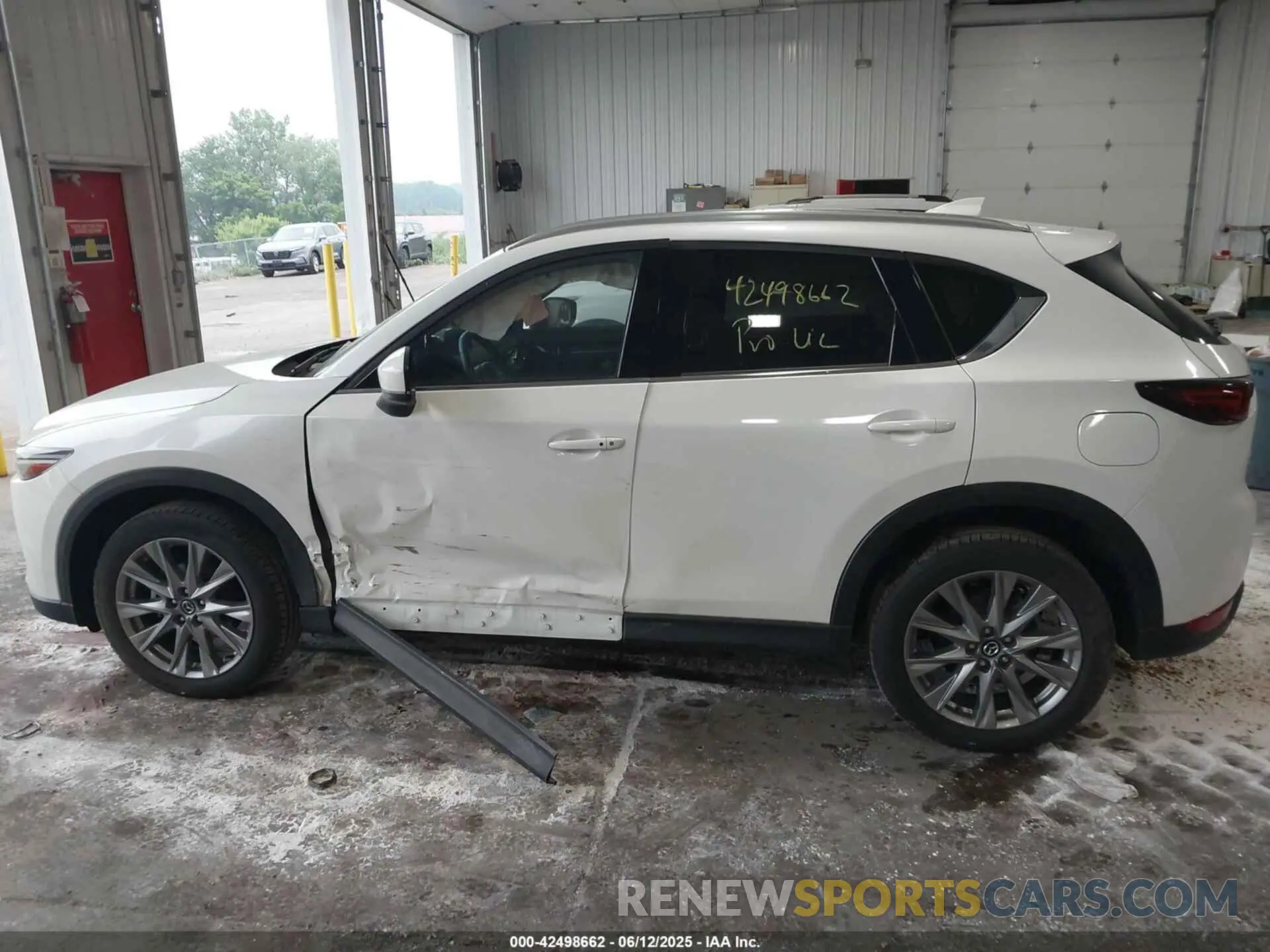 14 fotografías del automóvil dañado JM3KFBDM4M0425878 MAZDA CX-5 2021