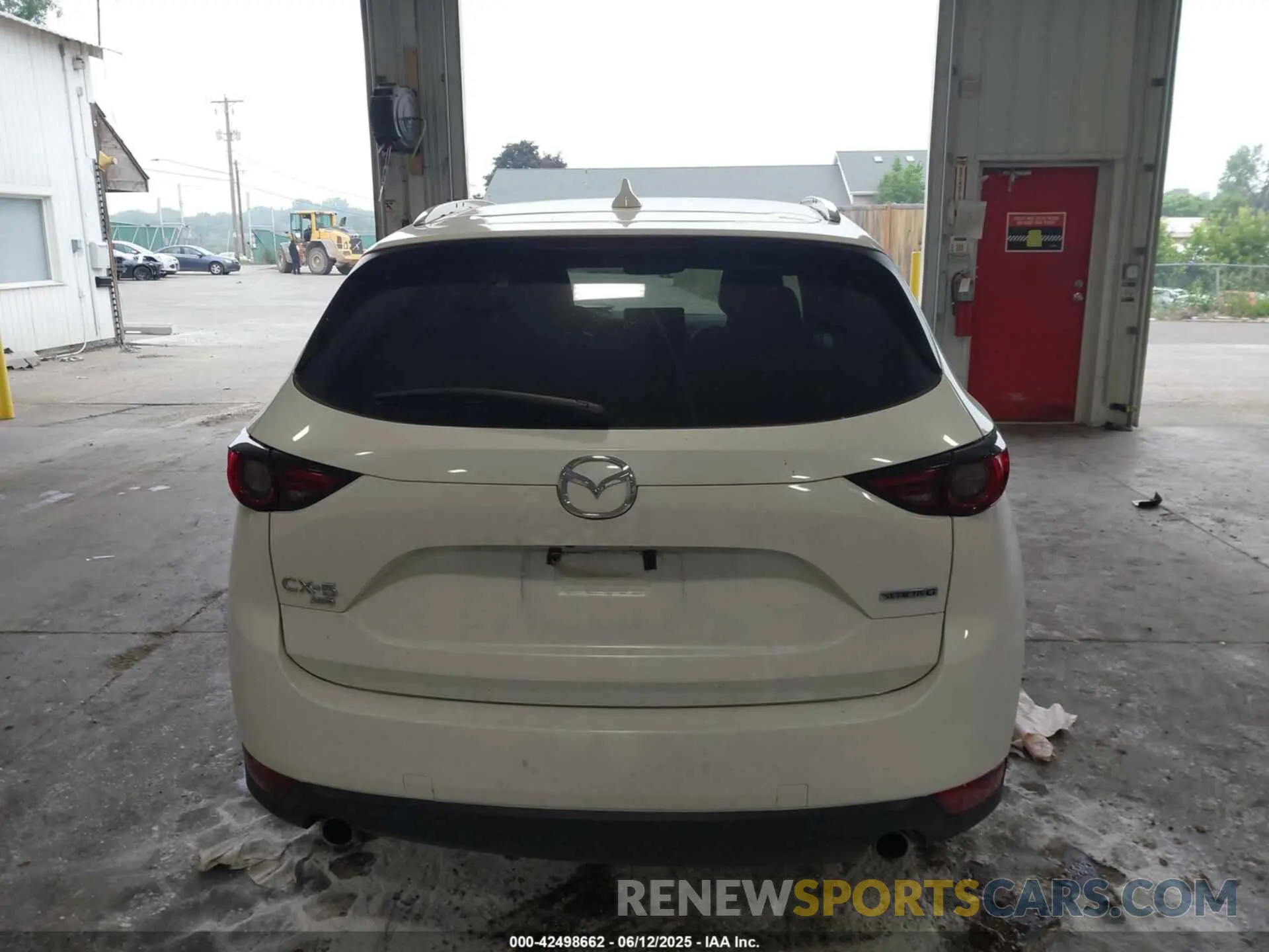16 fotografías del automóvil dañado JM3KFBDM4M0425878 MAZDA CX-5 2021