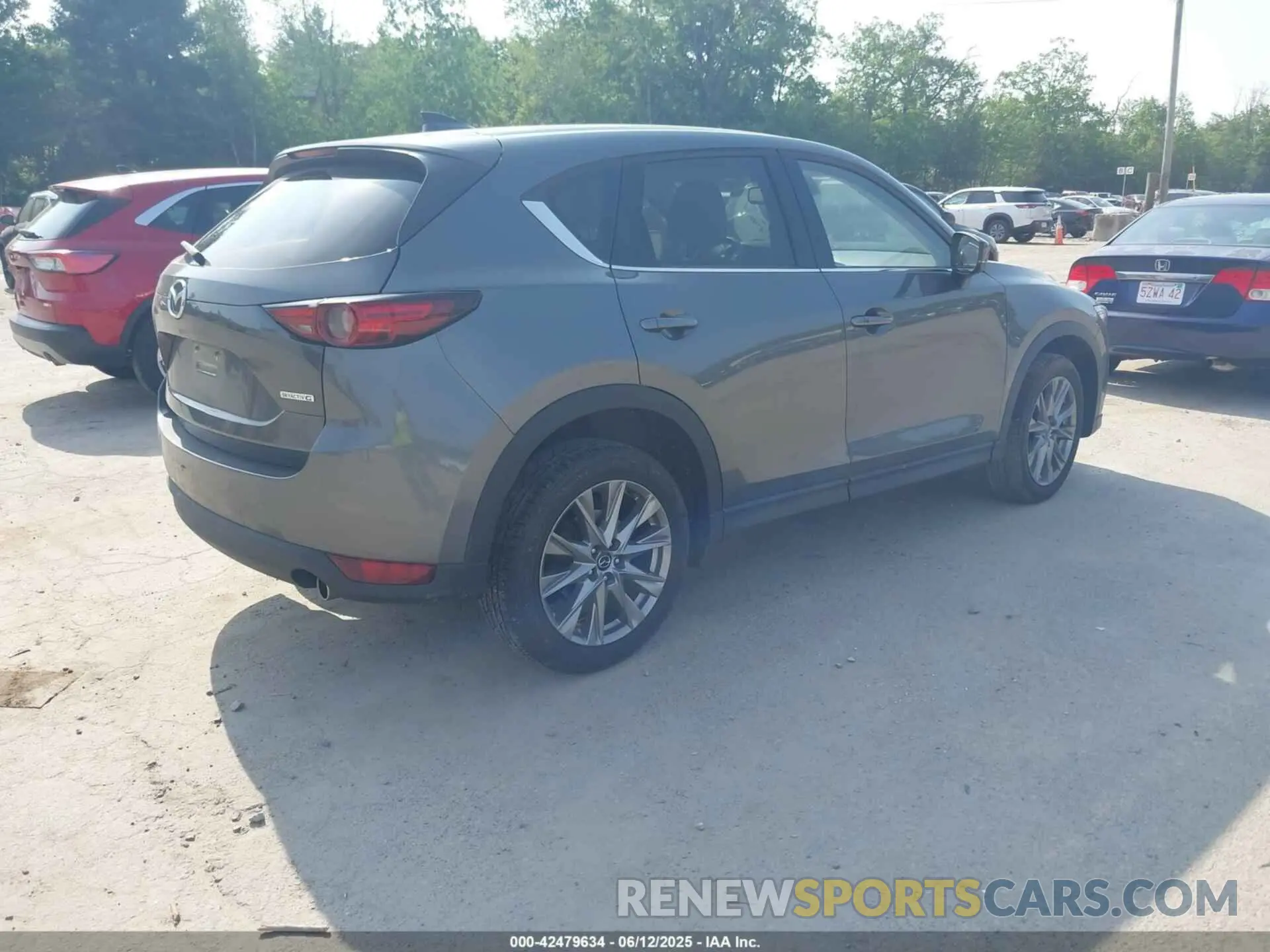 4 fotografías del automóvil dañado JM3KFBDM5M0436307 MAZDA CX-5 2021