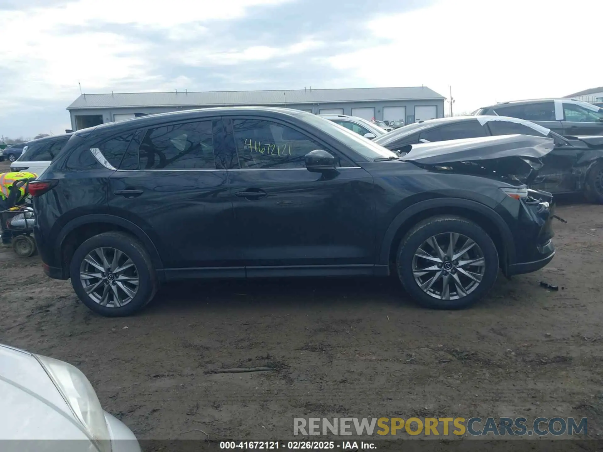 13 fotografías del automóvil dañado JM3KFBDM6M0451799 MAZDA CX-5 2021