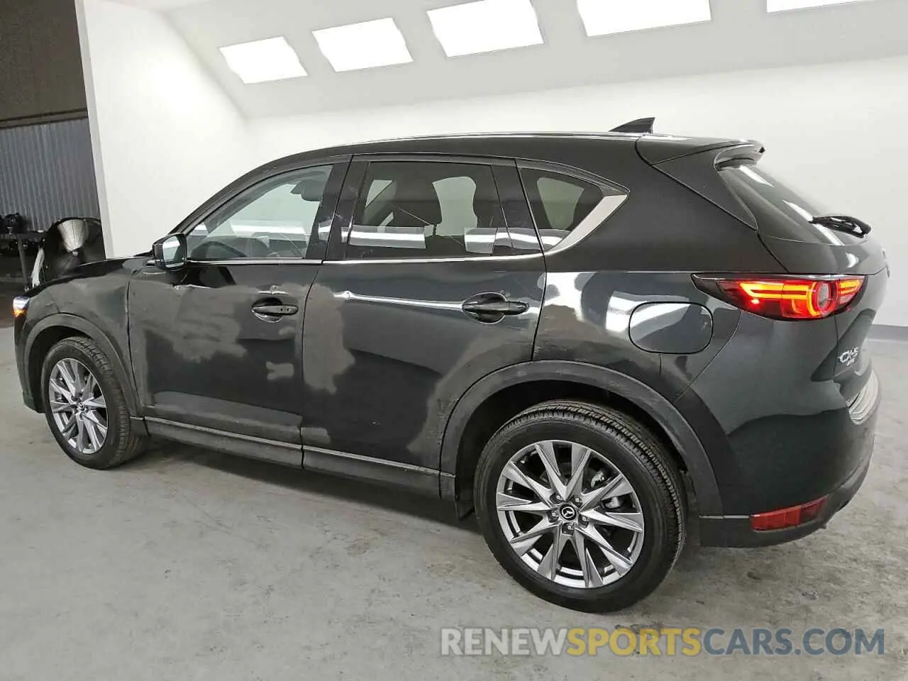 2 fotografías del automóvil dañado JM3KFBDM6M0487606 MAZDA CX-5 2021