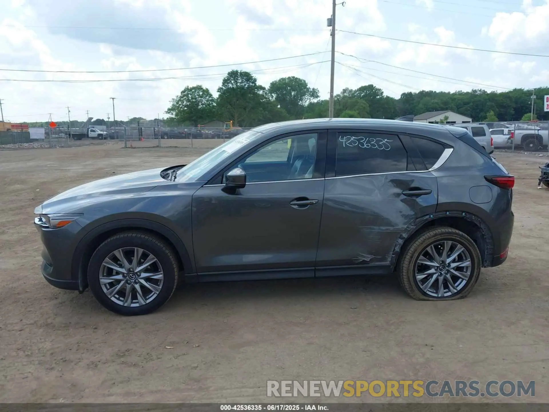 15 fotografías del automóvil dañado JM3KFBDMXM0306118 MAZDA CX-5 2021