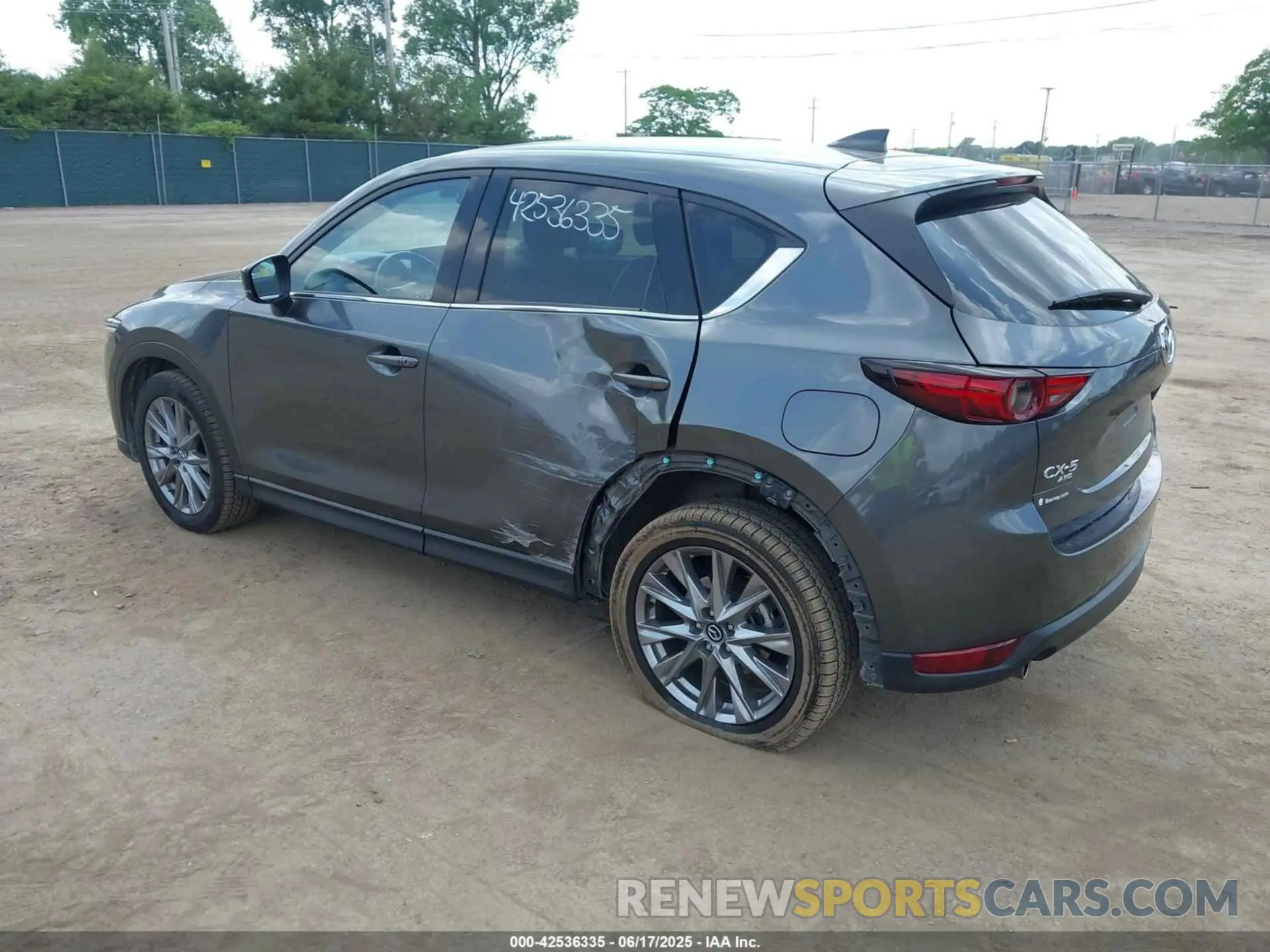 3 fotografías del automóvil dañado JM3KFBDMXM0306118 MAZDA CX-5 2021