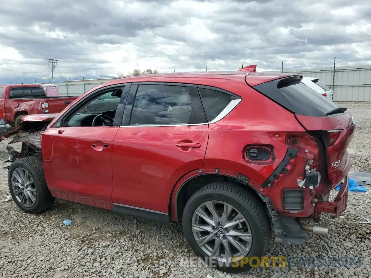 2 fotografías del automóvil dañado JM3KFBDMXM0489052 MAZDA CX-5 2021