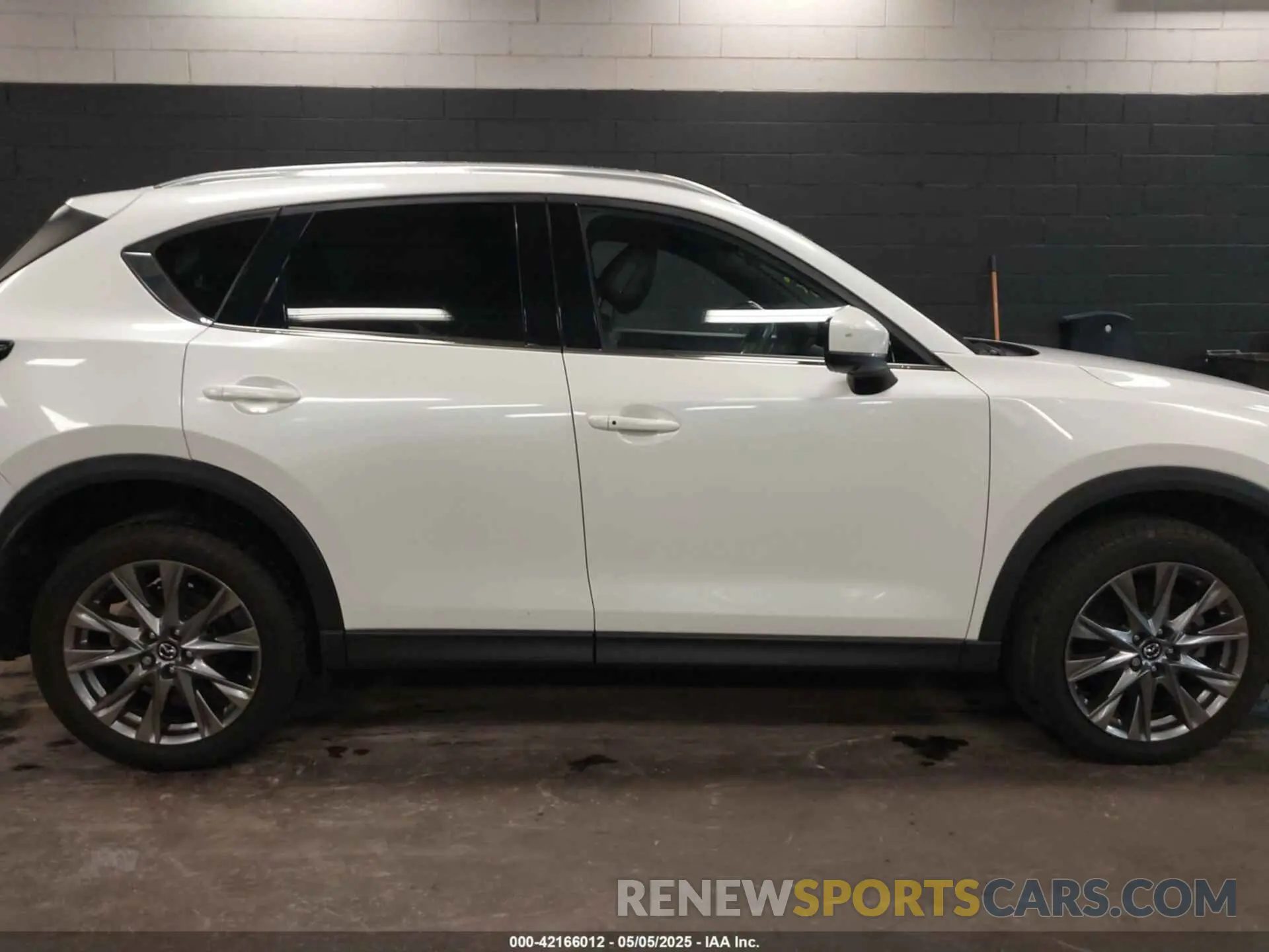 13 fotografías del automóvil dañado JM3KFBEY5M0319425 MAZDA CX-5 2021