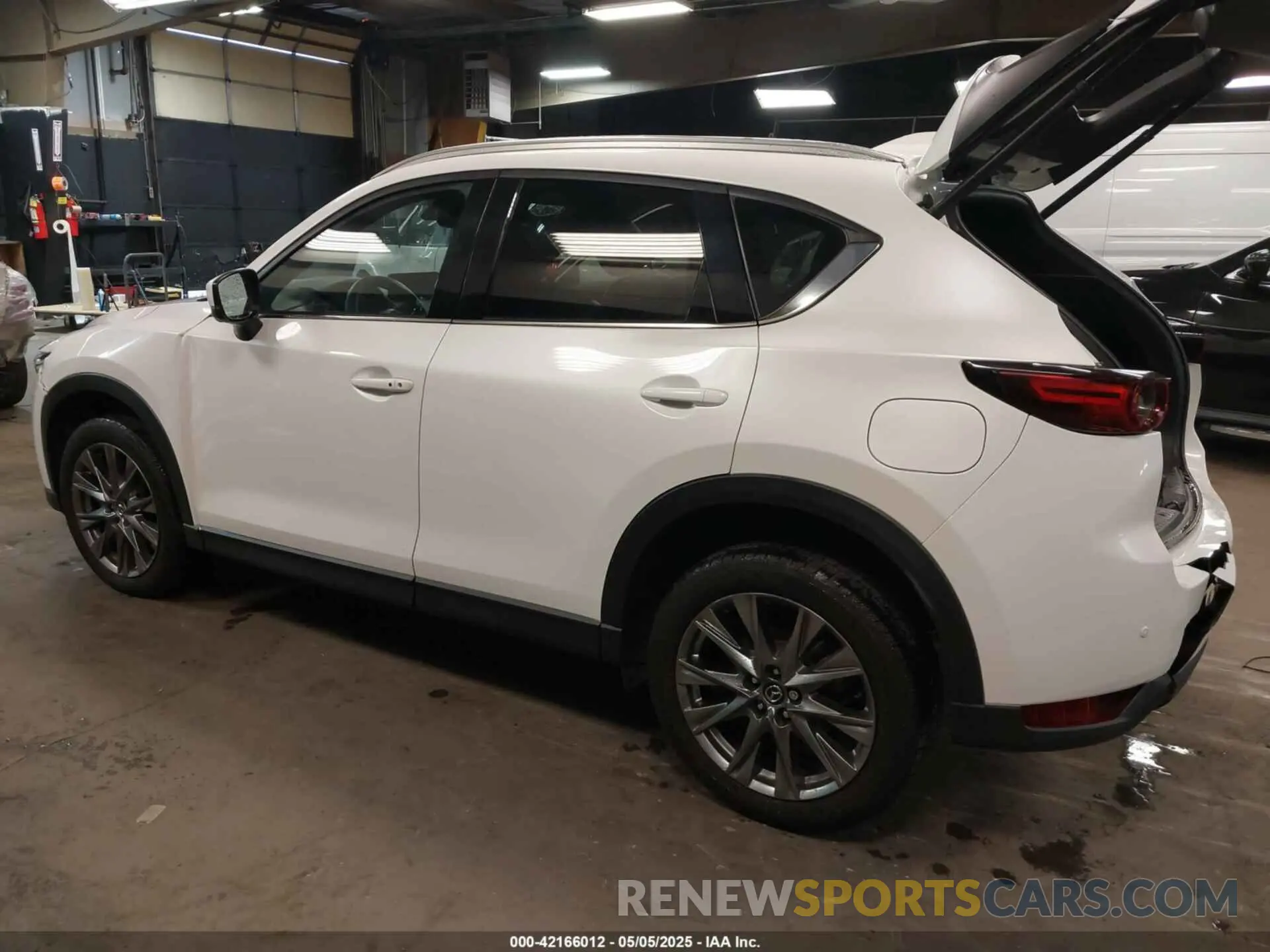 3 fotografías del automóvil dañado JM3KFBEY5M0319425 MAZDA CX-5 2021