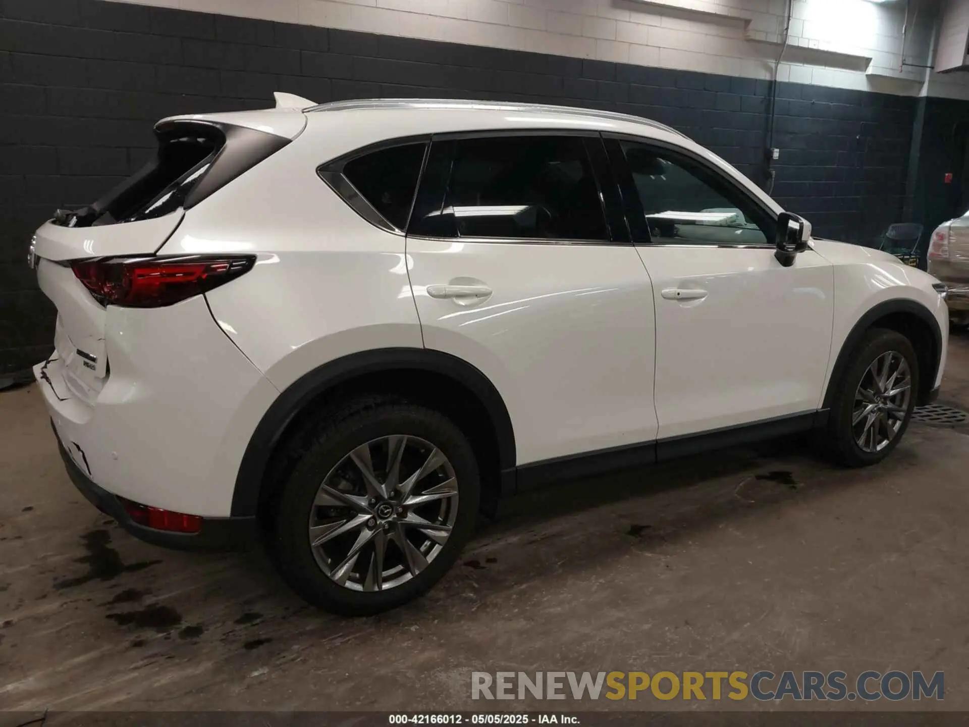 4 fotografías del automóvil dañado JM3KFBEY5M0319425 MAZDA CX-5 2021