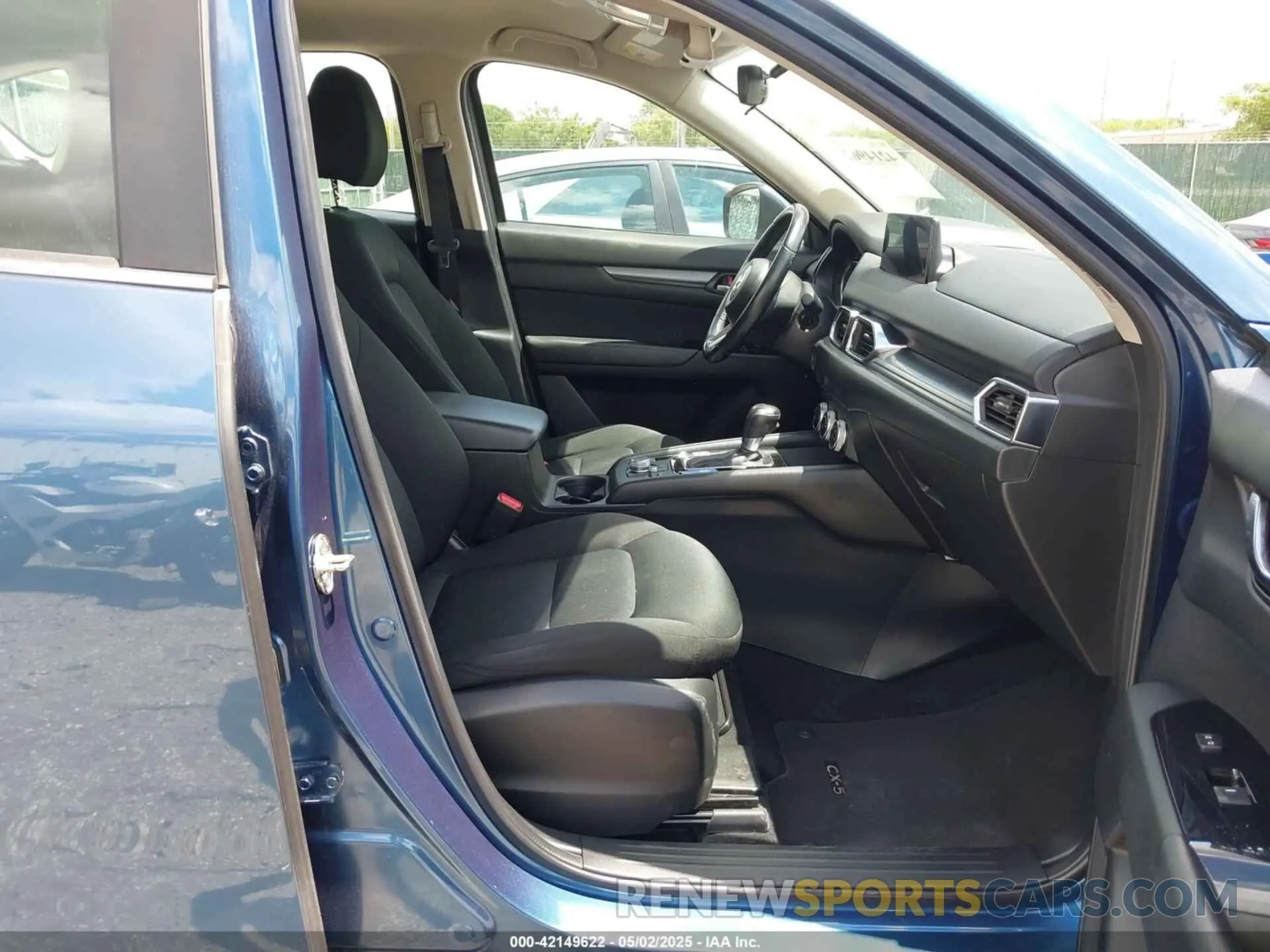 5 fotografías del automóvil dañado JM3KFBAM8N0546824 MAZDA CX-5 2022