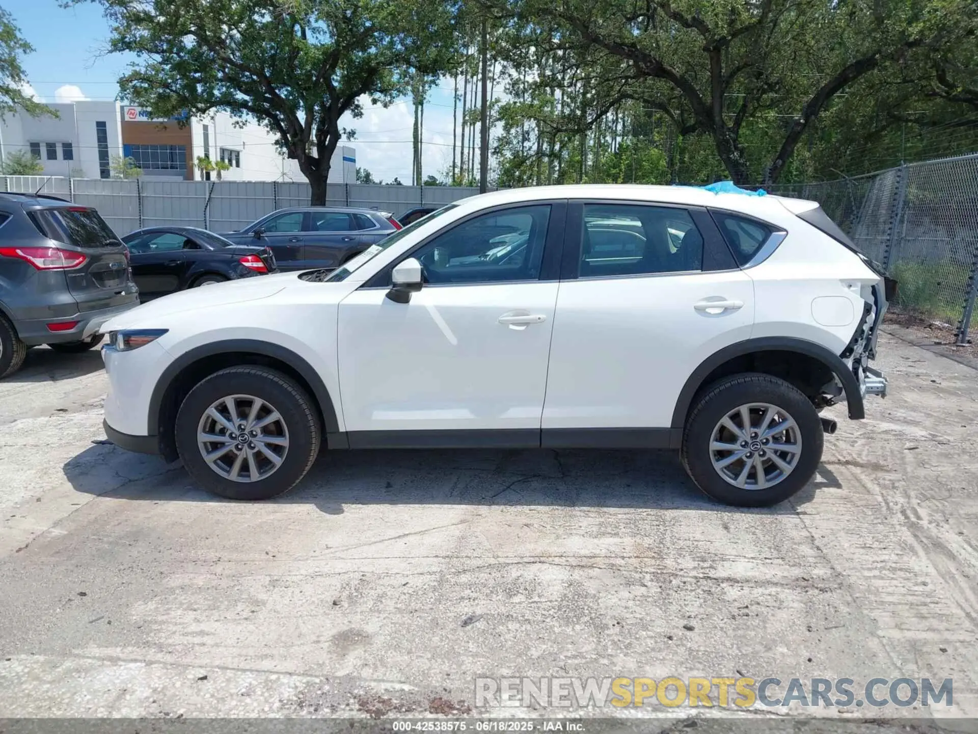 14 fotografías del automóvil dañado JM3KFBAM8N0564711 MAZDA CX-5 2022
