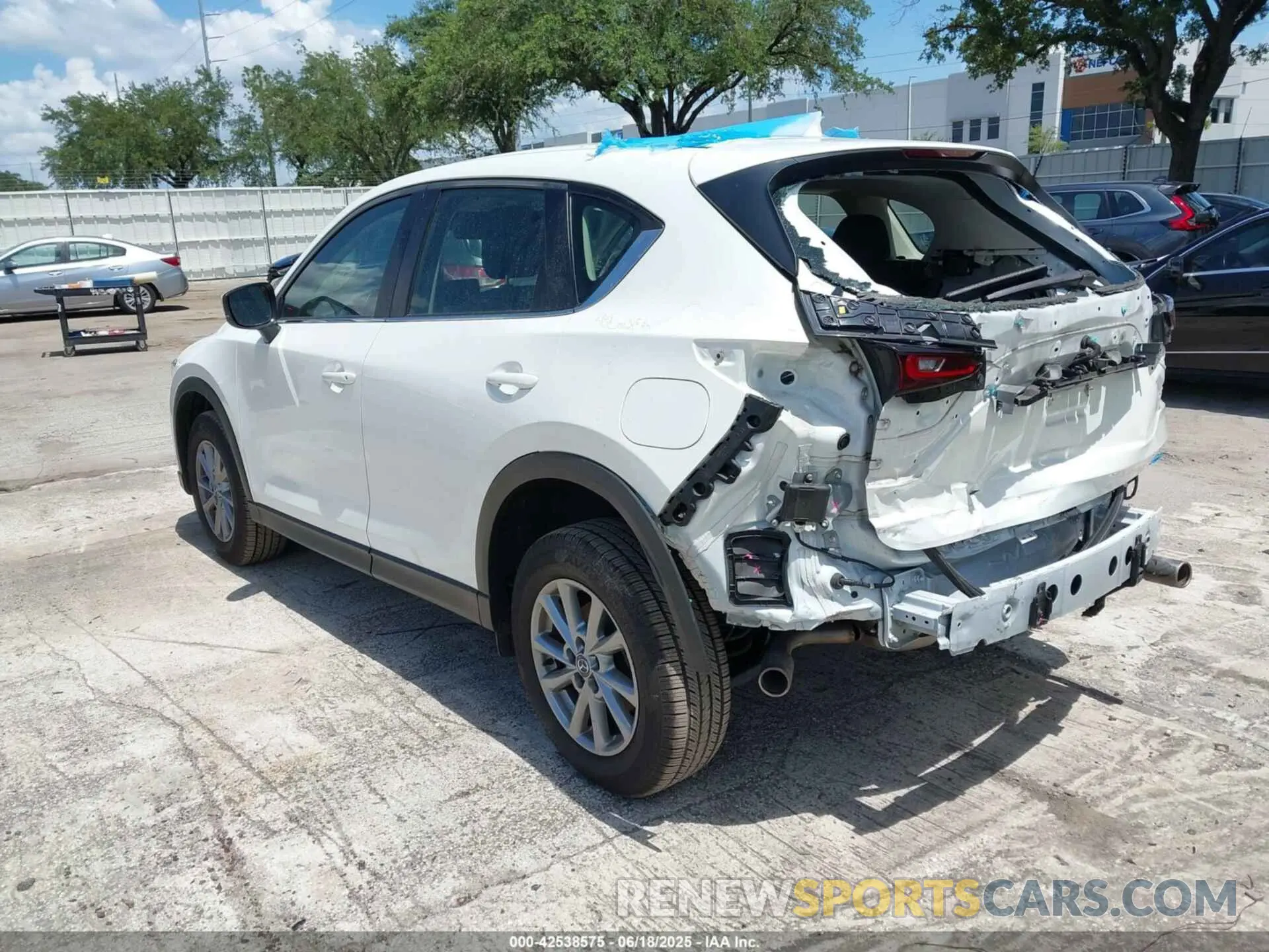 3 fotografías del automóvil dañado JM3KFBAM8N0564711 MAZDA CX-5 2022