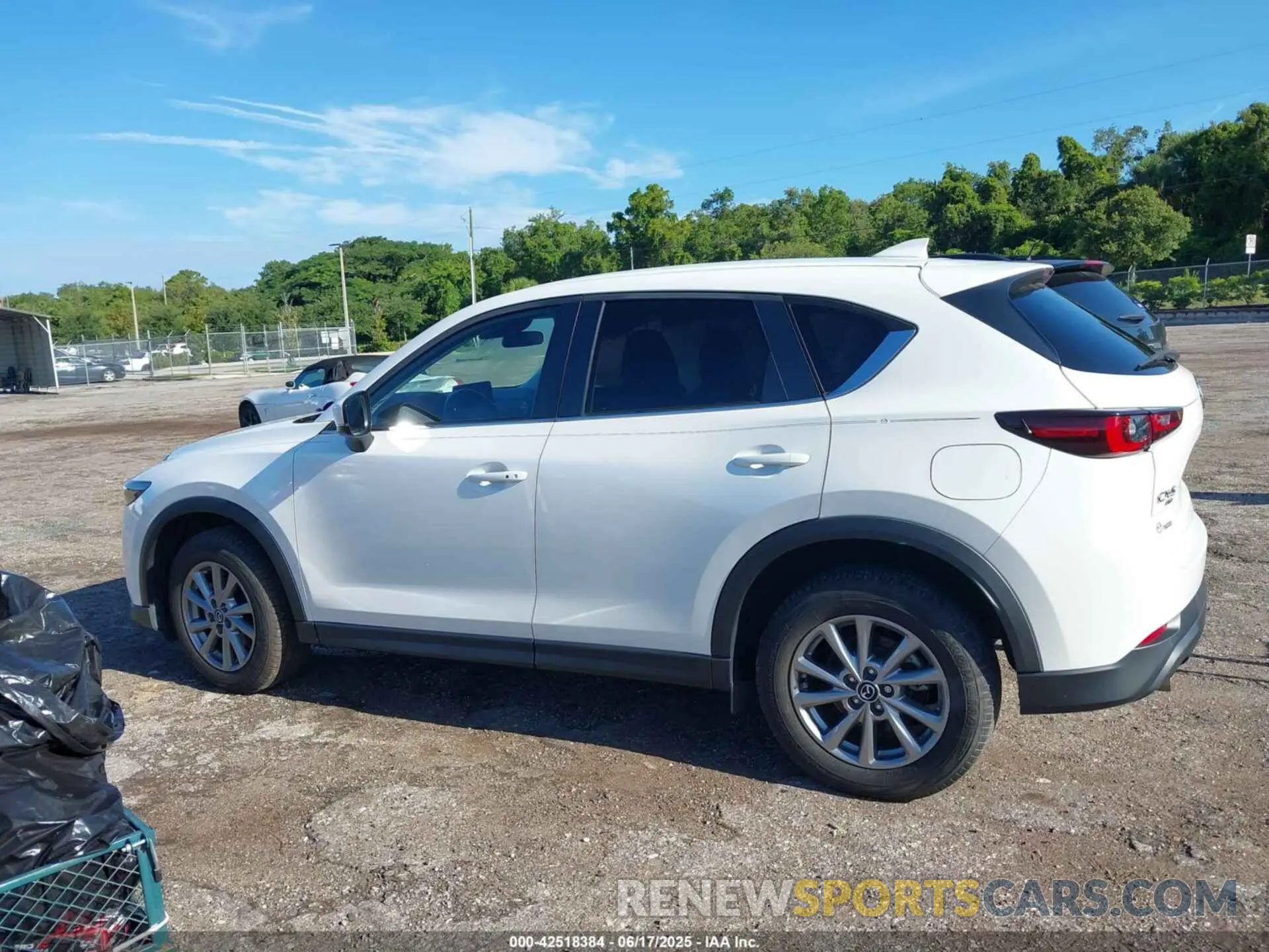 14 fotografías del automóvil dañado JM3KFBBM6N0554189 MAZDA CX-5 2022