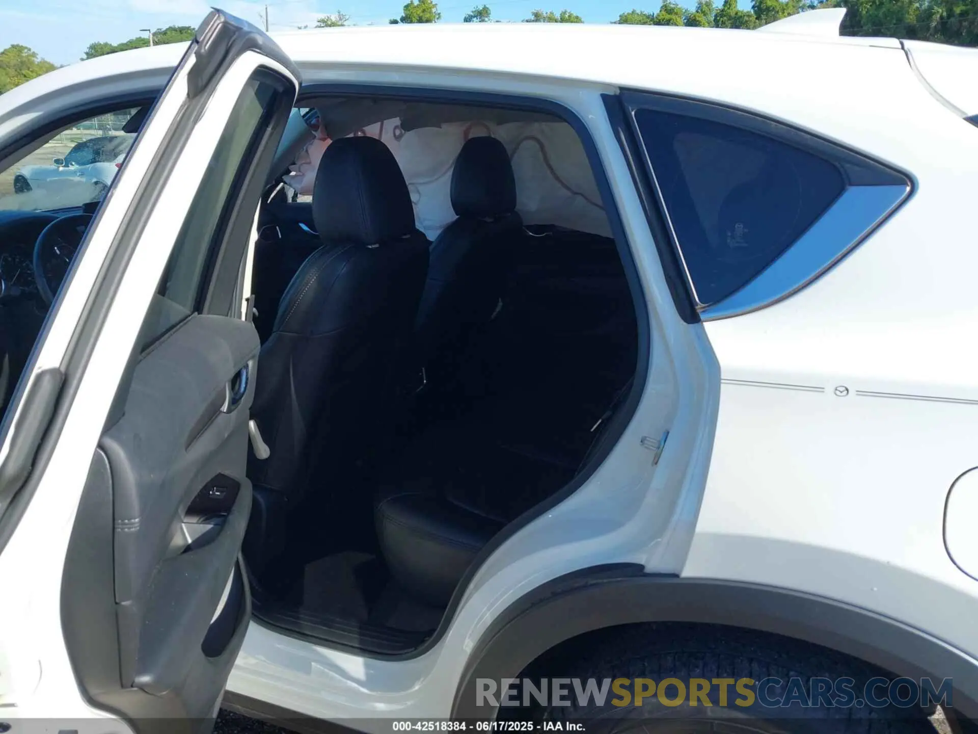 8 fotografías del automóvil dañado JM3KFBBM6N0554189 MAZDA CX-5 2022