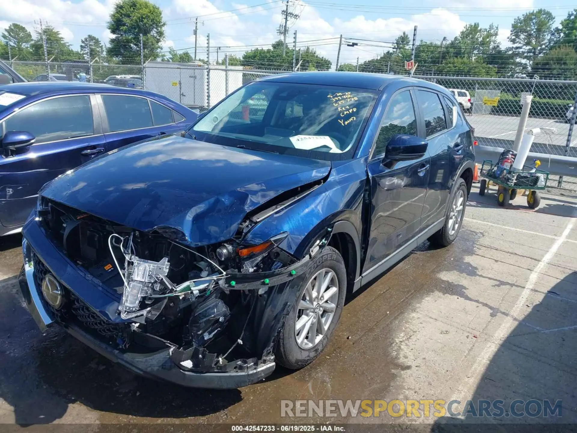 2 fotografías del automóvil dañado JM3KFBBM8N0625778 MAZDA CX-5 2022