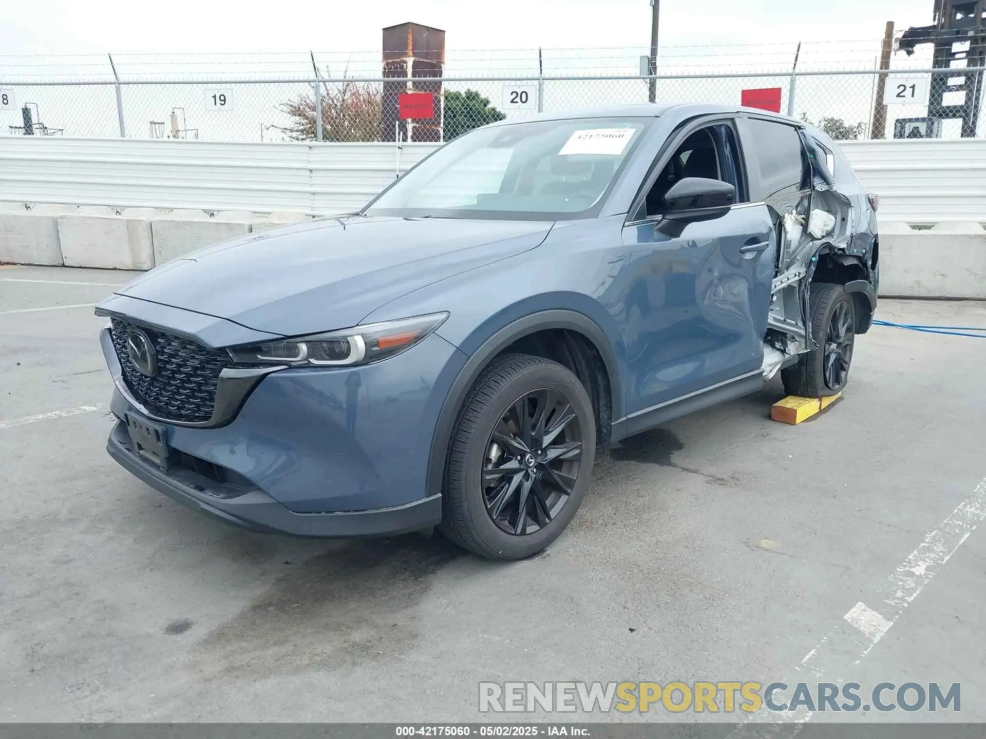 2 fotografías del automóvil dañado JM3KFBCM2N0530891 MAZDA CX-5 2022