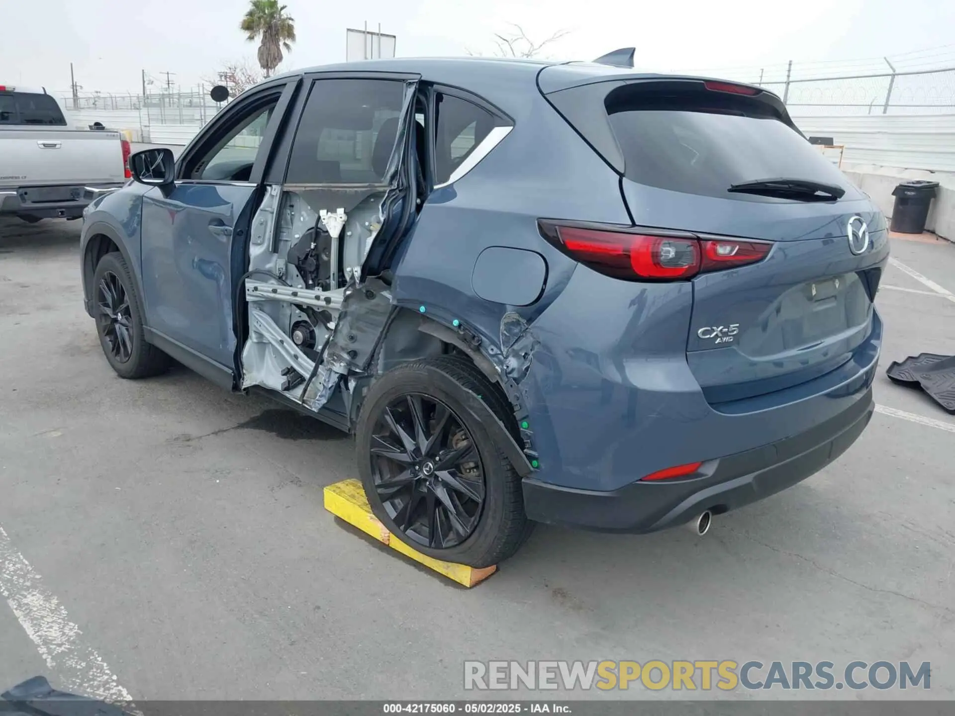3 fotografías del automóvil dañado JM3KFBCM2N0530891 MAZDA CX-5 2022
