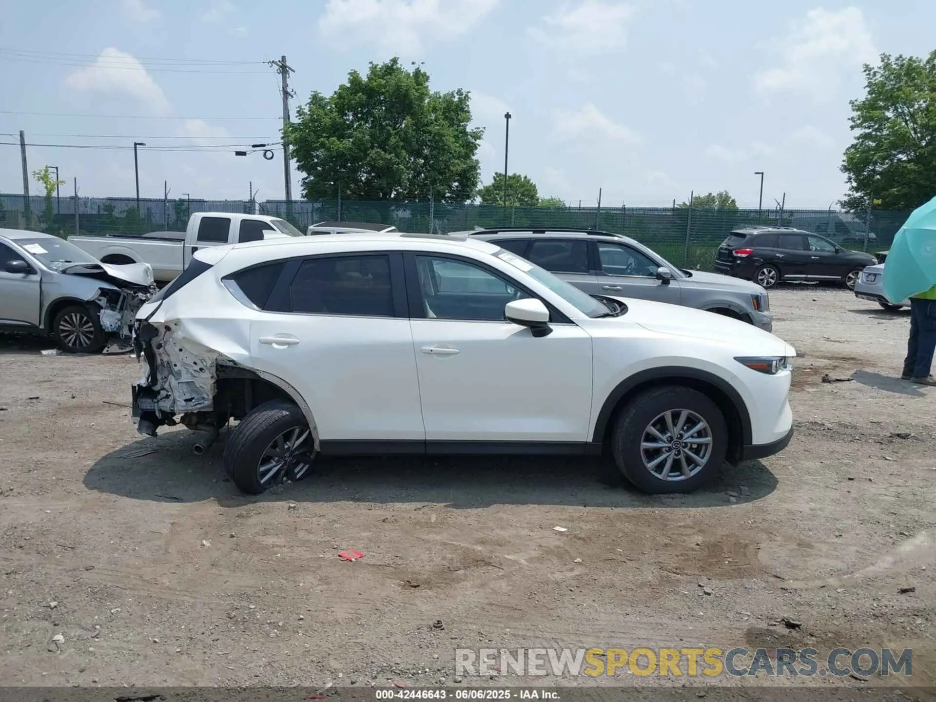13 fotografías del automóvil dañado JM3KFBCM3N0639960 MAZDA CX-5 2022