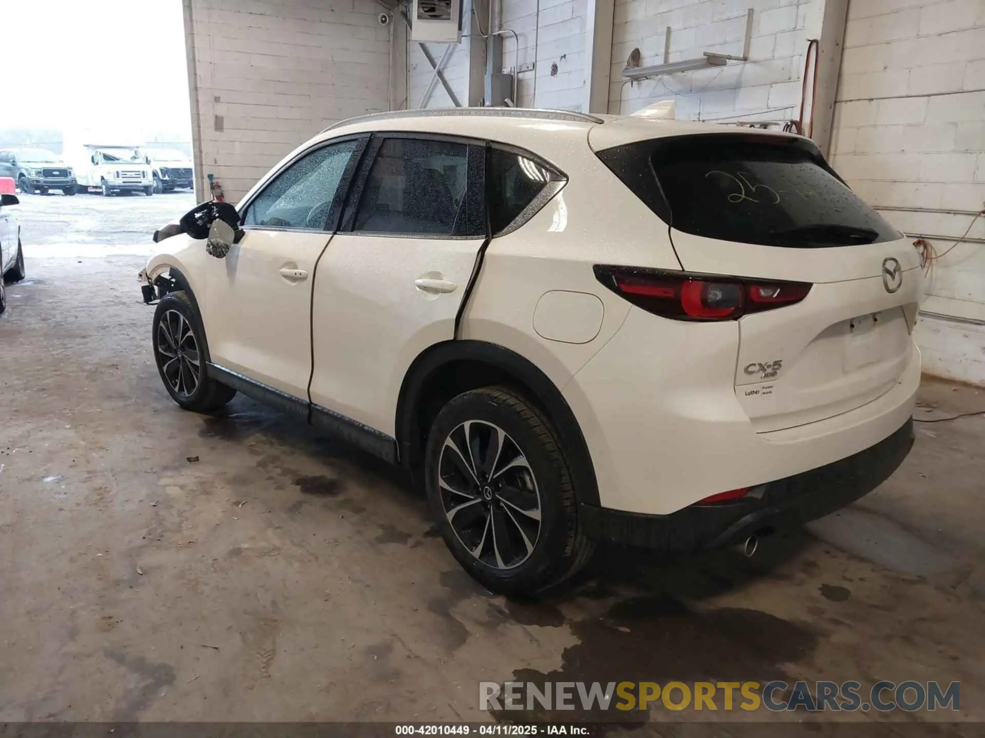 3 fotografías del automóvil dañado JM3KFBEM0N1613792 MAZDA CX-5 2022