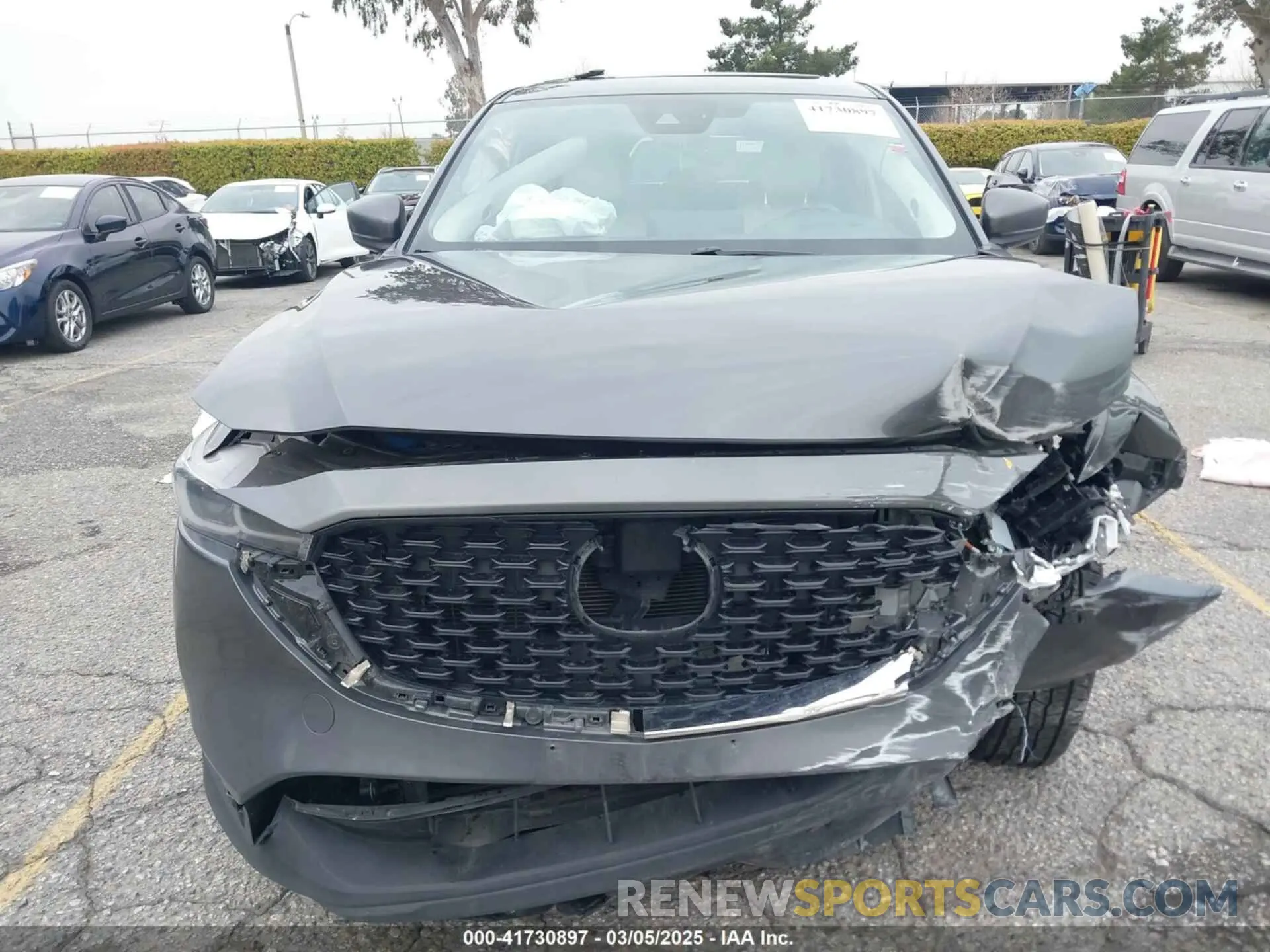 12 fotografías del automóvil dañado JM3KFBEM1N0523105 MAZDA CX-5 2022