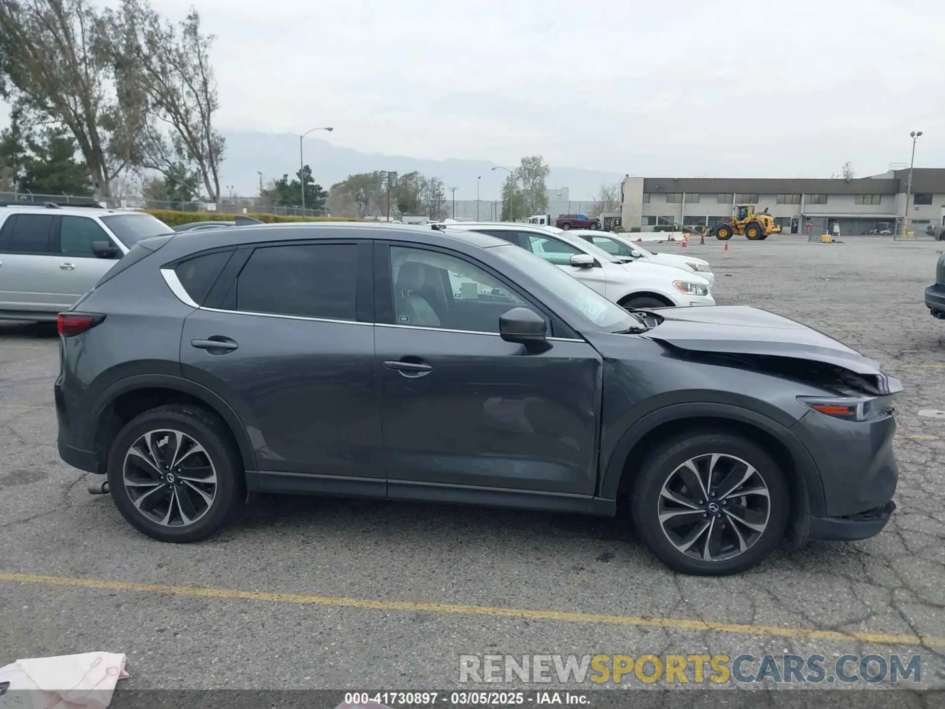 13 fotografías del automóvil dañado JM3KFBEM1N0523105 MAZDA CX-5 2022