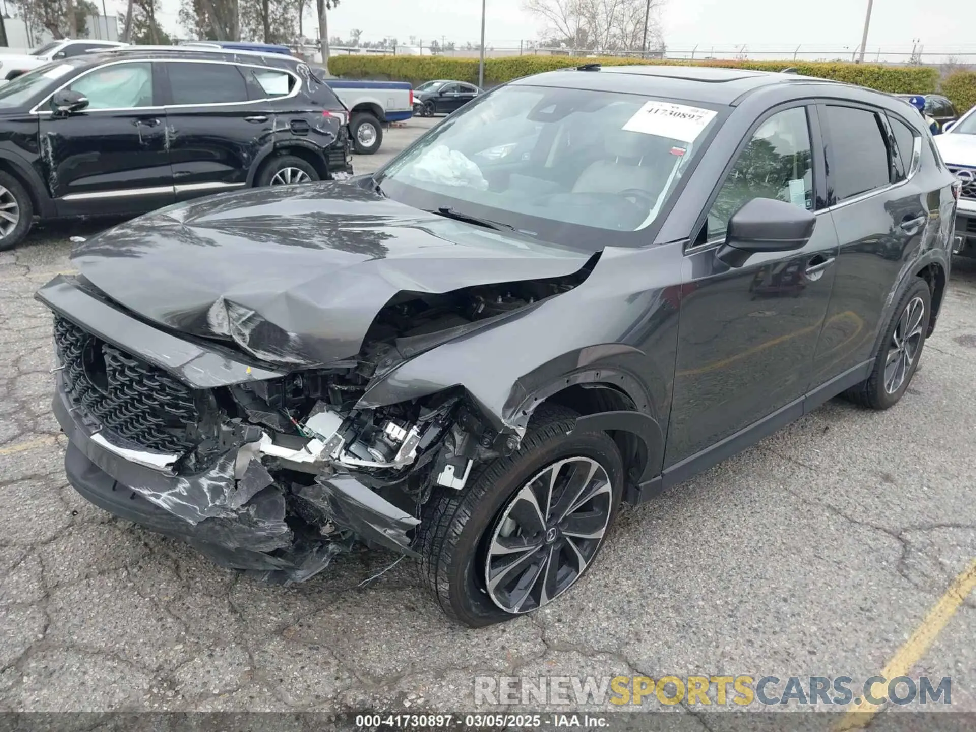 2 fotografías del automóvil dañado JM3KFBEM1N0523105 MAZDA CX-5 2022