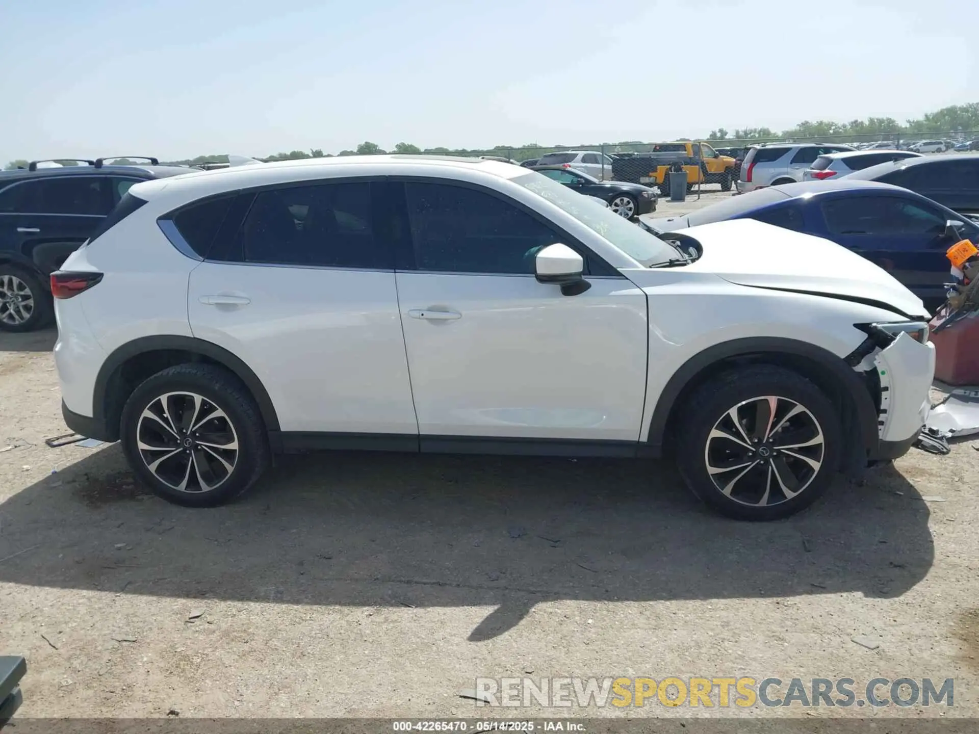 13 fotografías del automóvil dañado JM3KFBEM3N1576592 MAZDA CX-5 2022