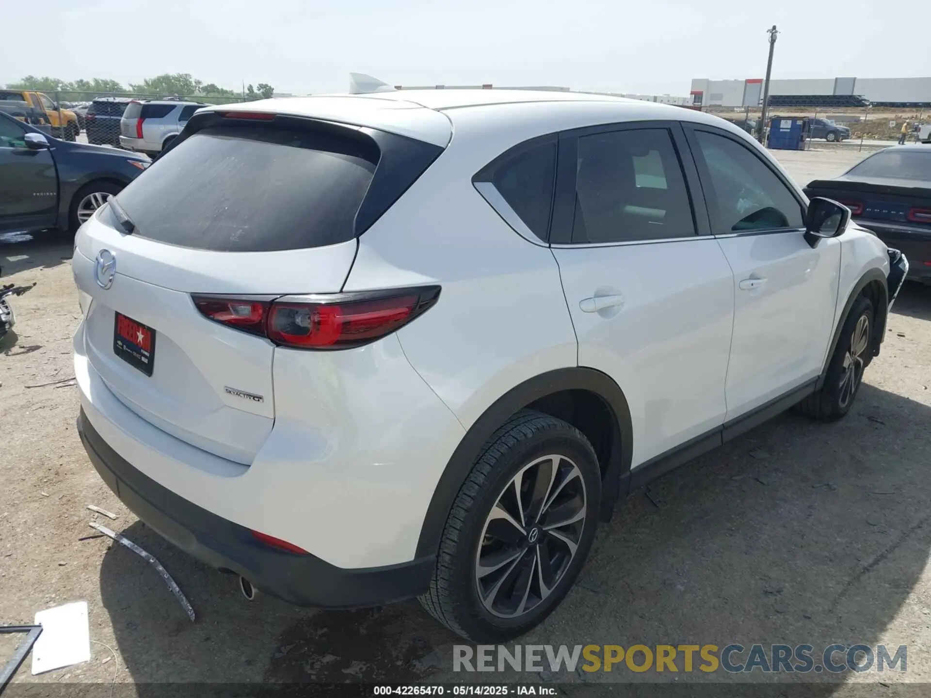 4 fotografías del automóvil dañado JM3KFBEM3N1576592 MAZDA CX-5 2022