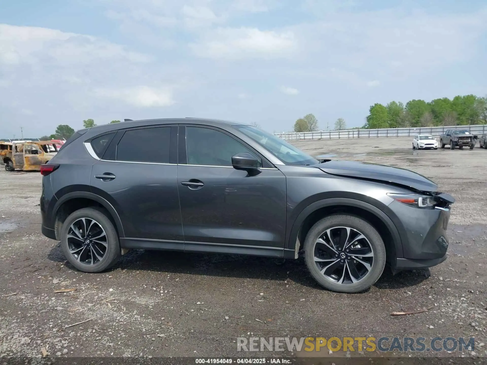 13 fotografías del automóvil dañado JM3KFBEM3N1619702 MAZDA CX-5 2022