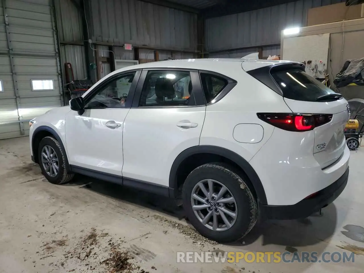 2 fotografías del automóvil dañado JM3KFBAM2P0170852 MAZDA CX-5 2023